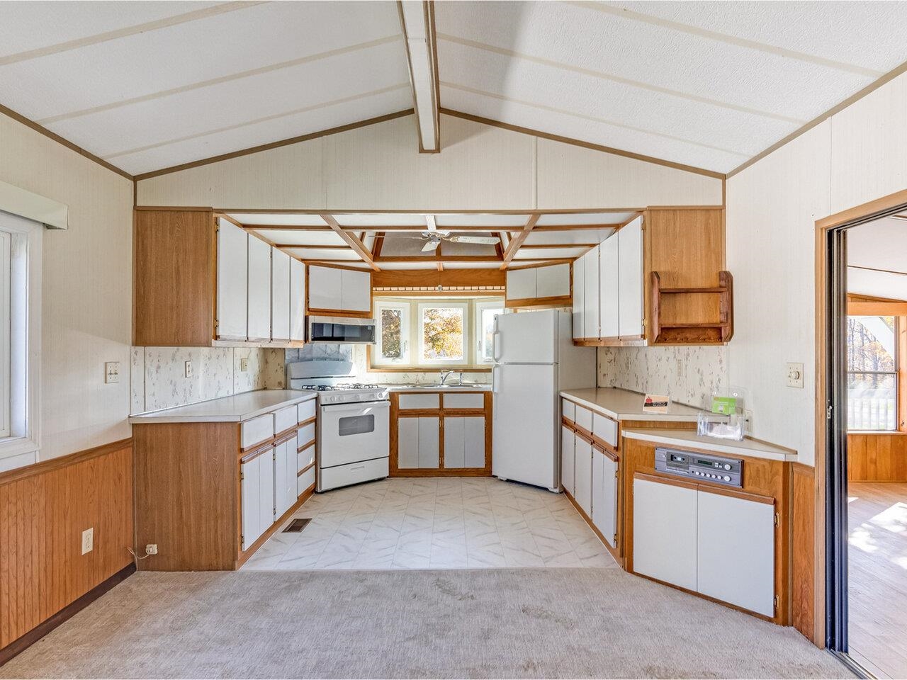 24 Island Circle Property Photo 4