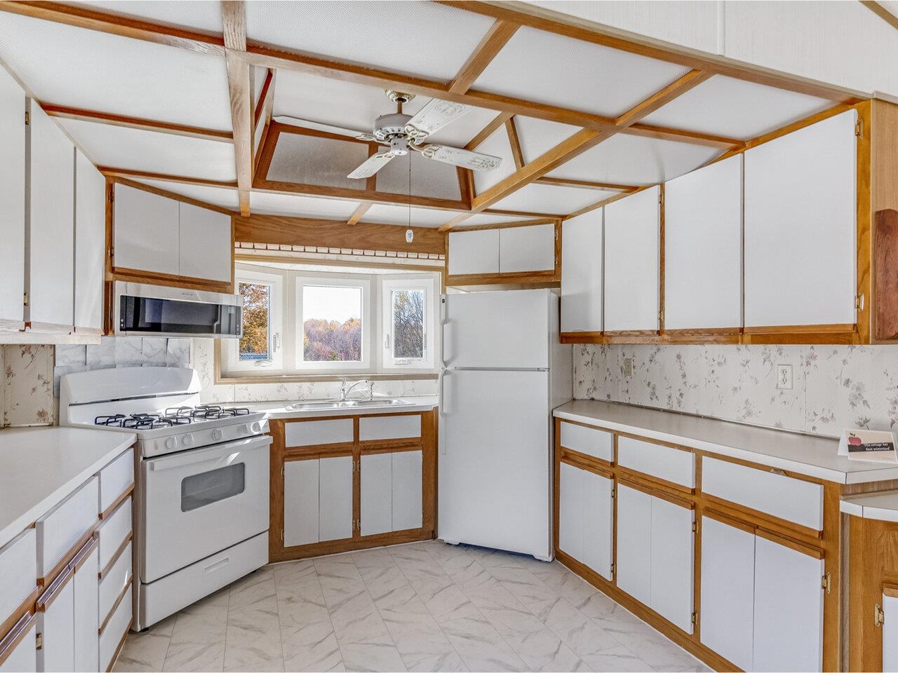24 Island Circle Property Photo 5