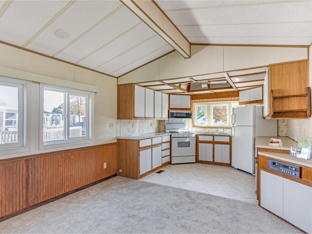 24 Island Circle Property Photo 6