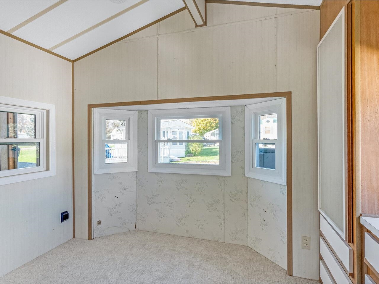 24 Island Circle Property Photo 9