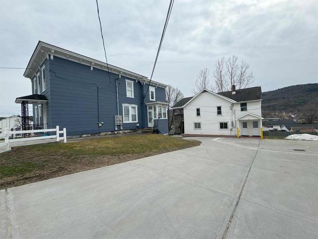 425-435 Pleasant Street Property Photo