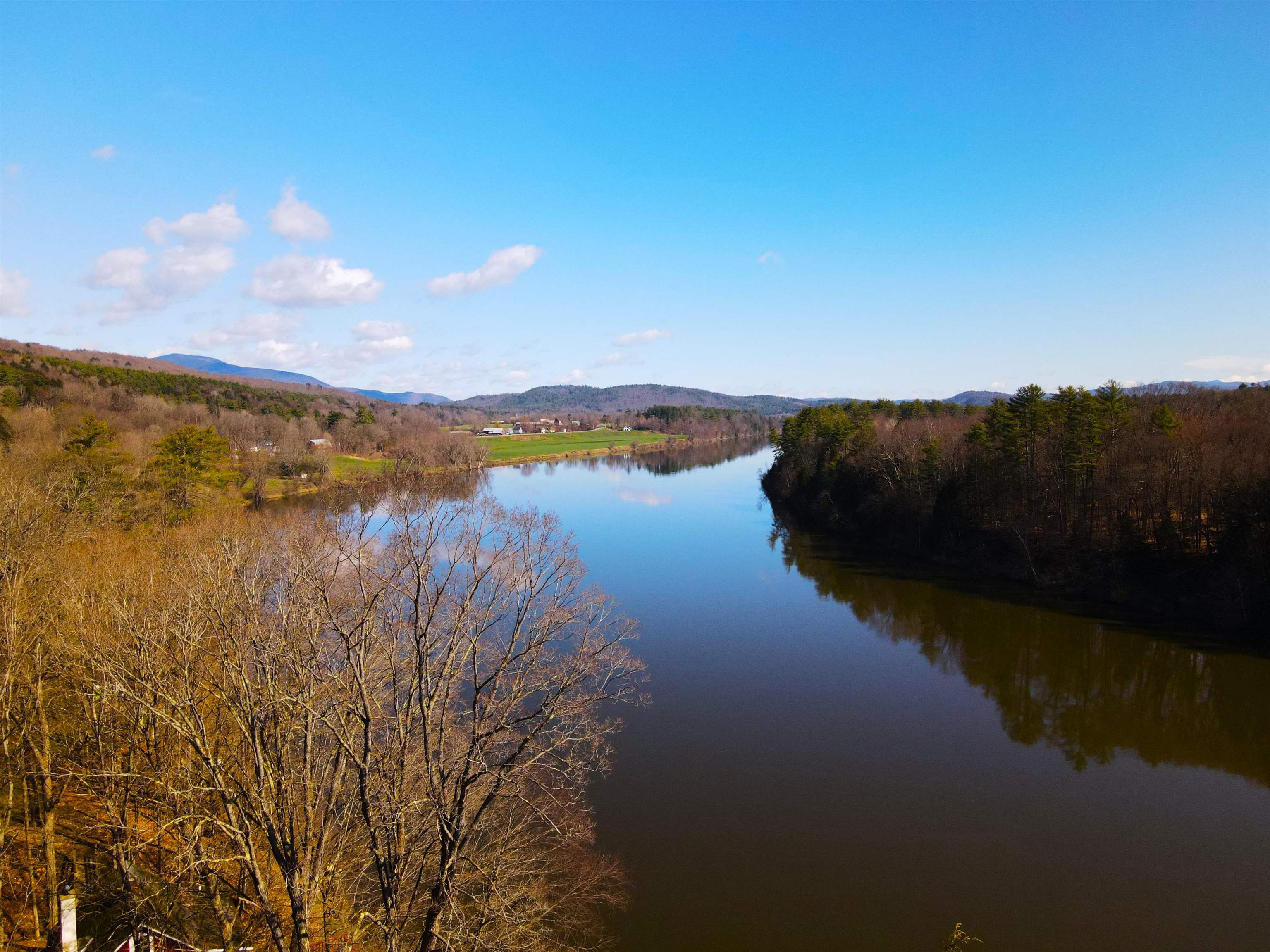 2225 Connecticut River Road Property Photo 2