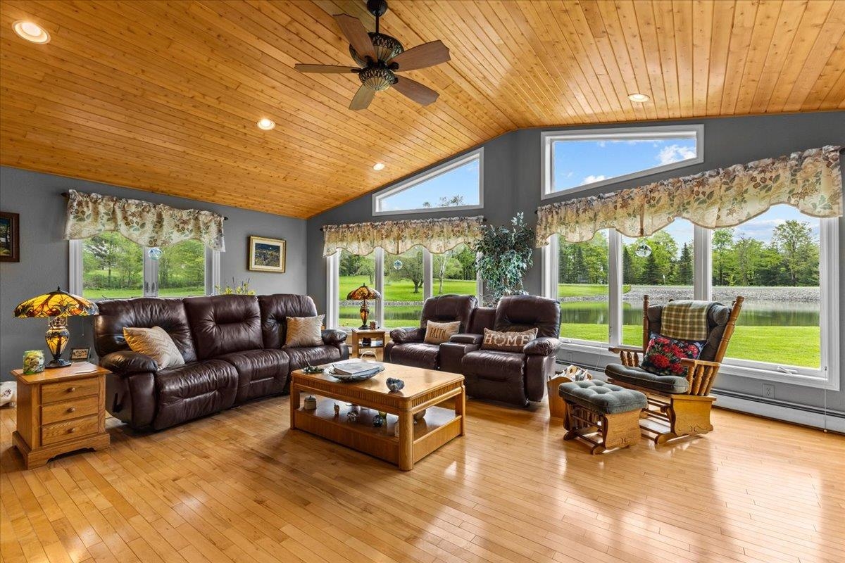 348 Maple Ridge Property Photo 3