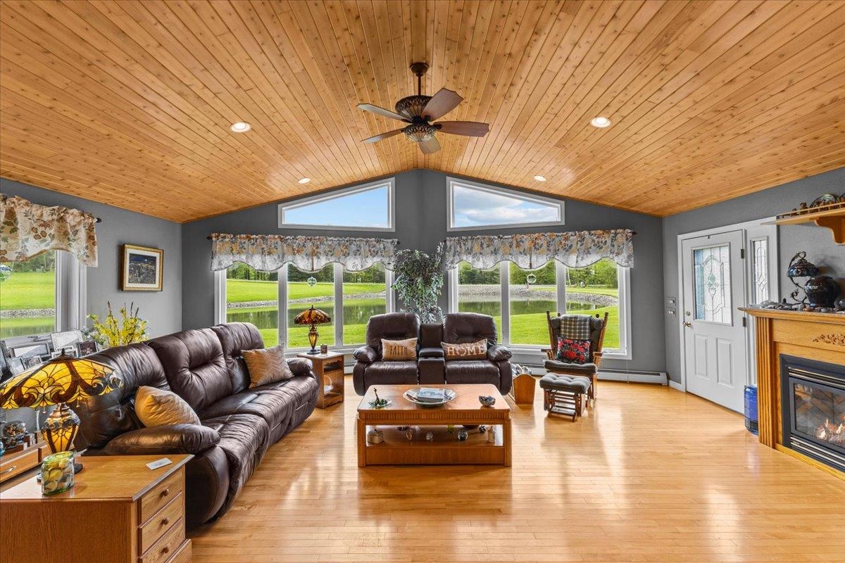 348 Maple Ridge Property Photo 4