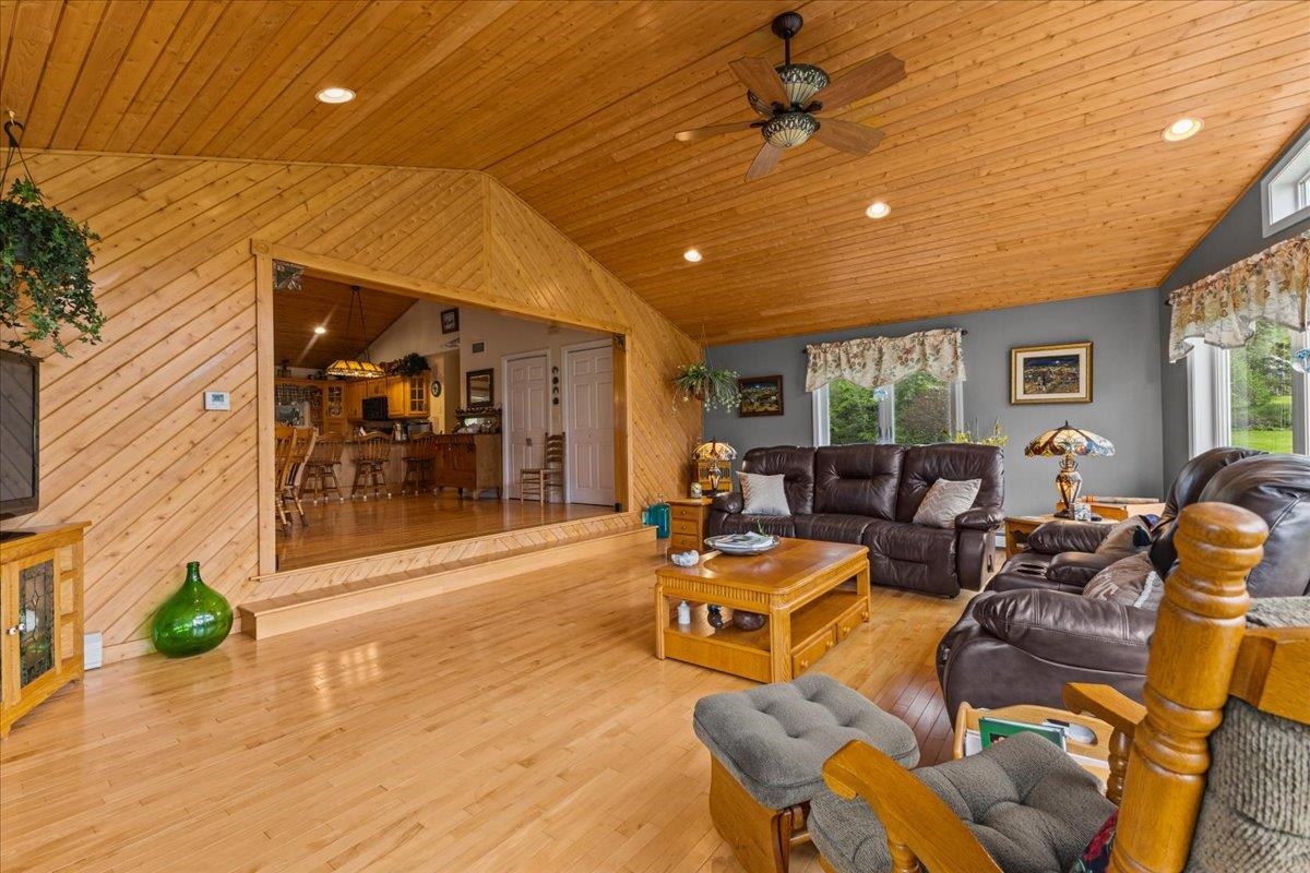 348 Maple Ridge Property Photo 12