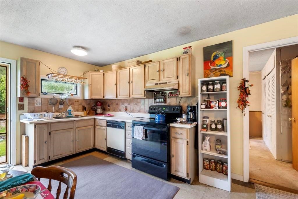 218 Portland Street Property Photo 13