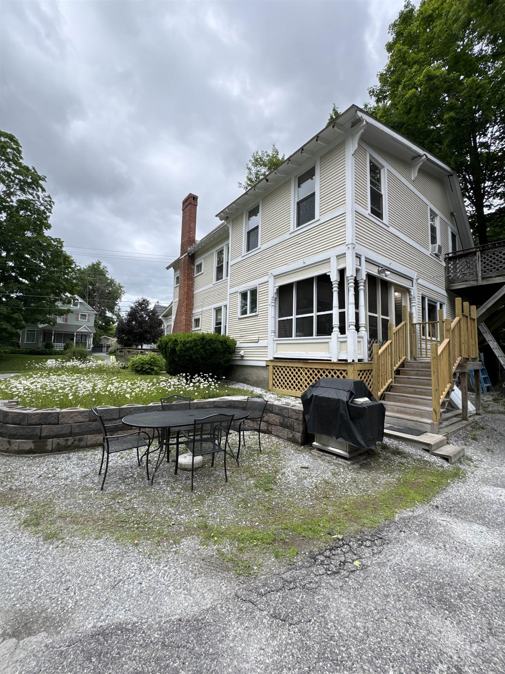 178 Grove Street Property Photo 3