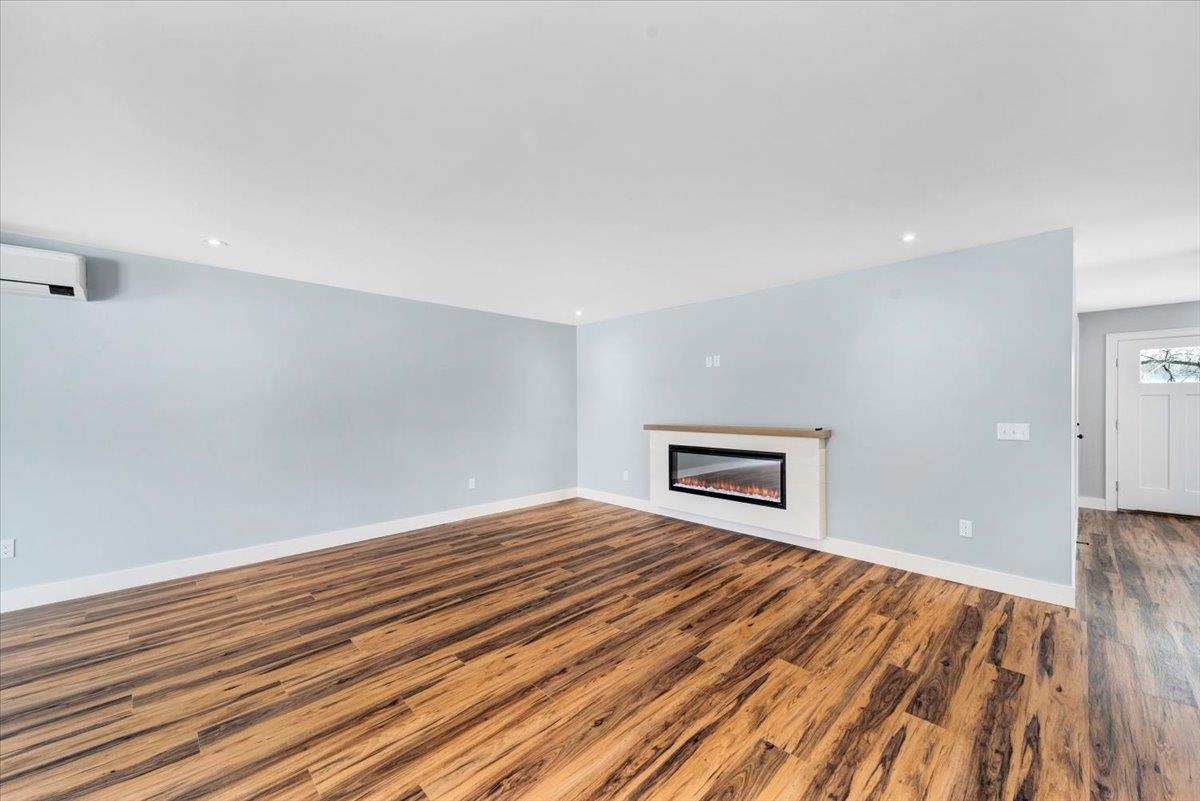 925 Falls Road Property Photo 3