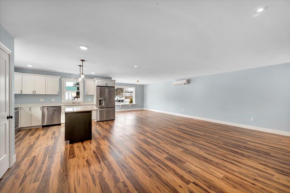 925 Falls Road Property Photo 6