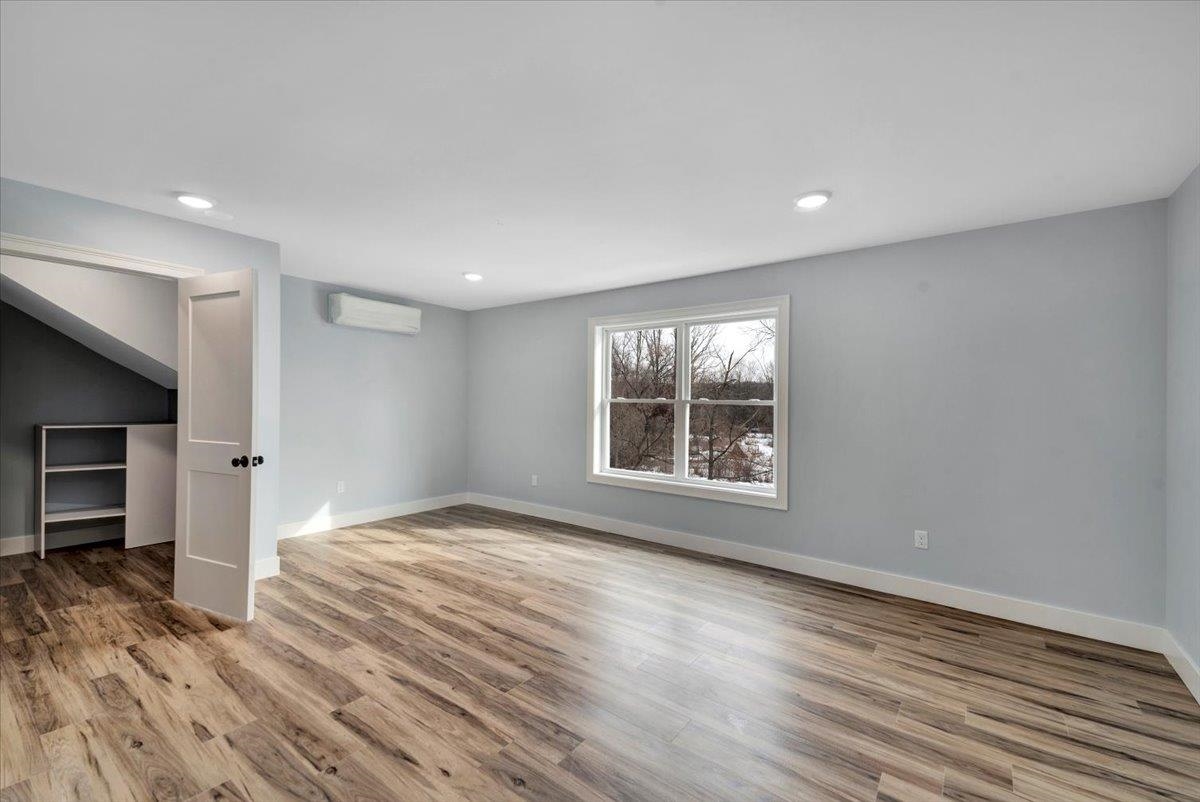 925 Falls Road Property Photo 12