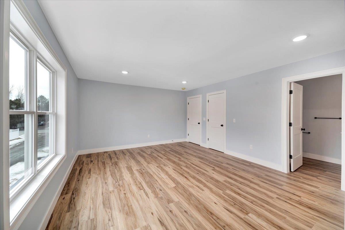 925 Falls Road Property Photo 13