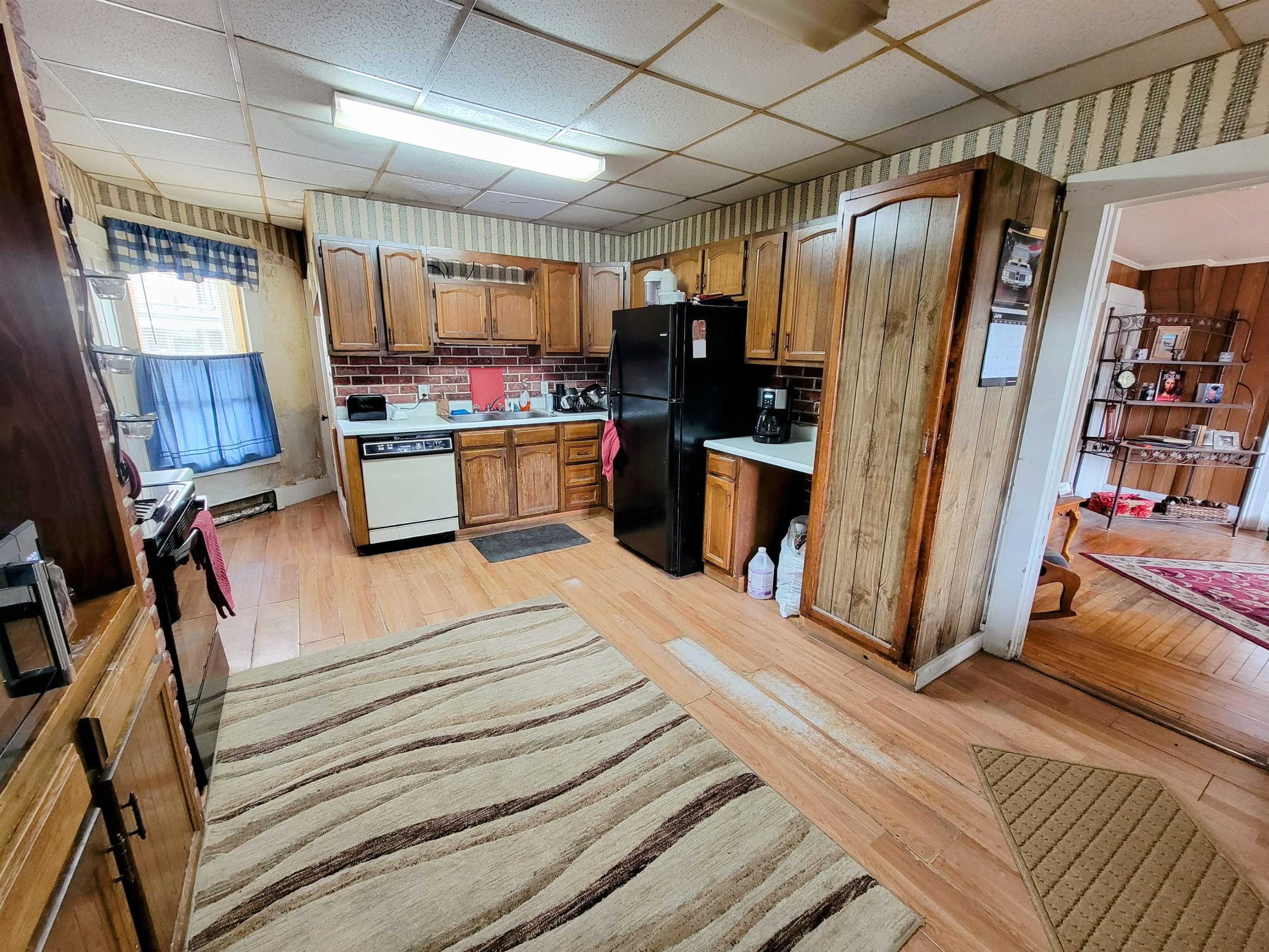 33 Summer Street Property Photo 29
