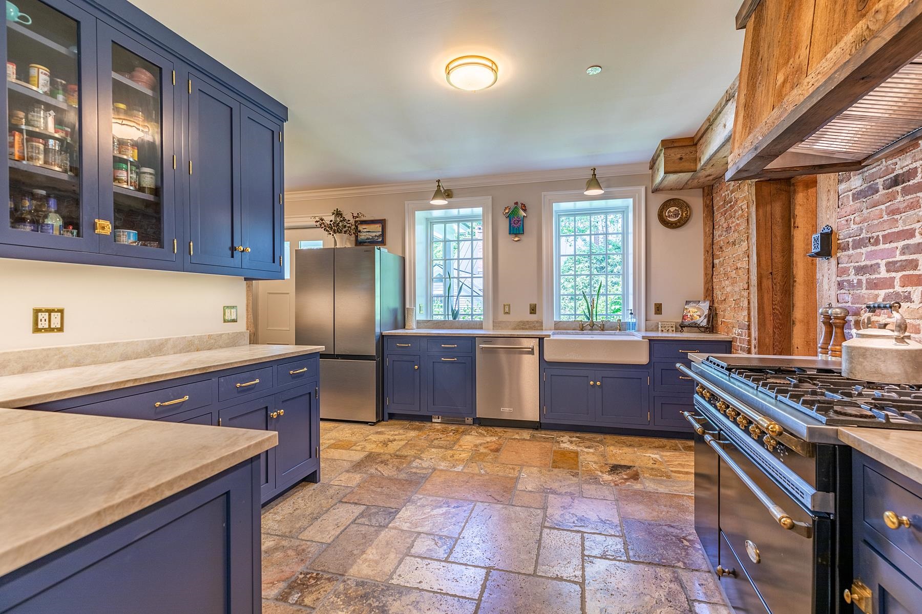 61 Academy Circle Property Photo 6