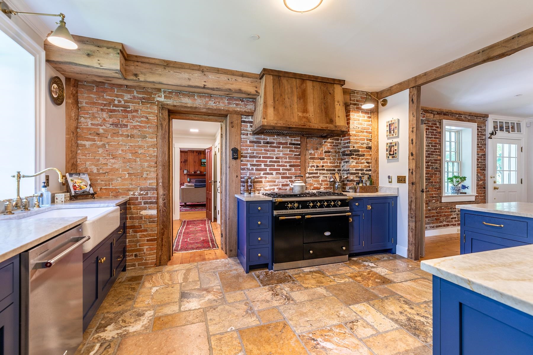 61 Academy Circle Property Photo 7