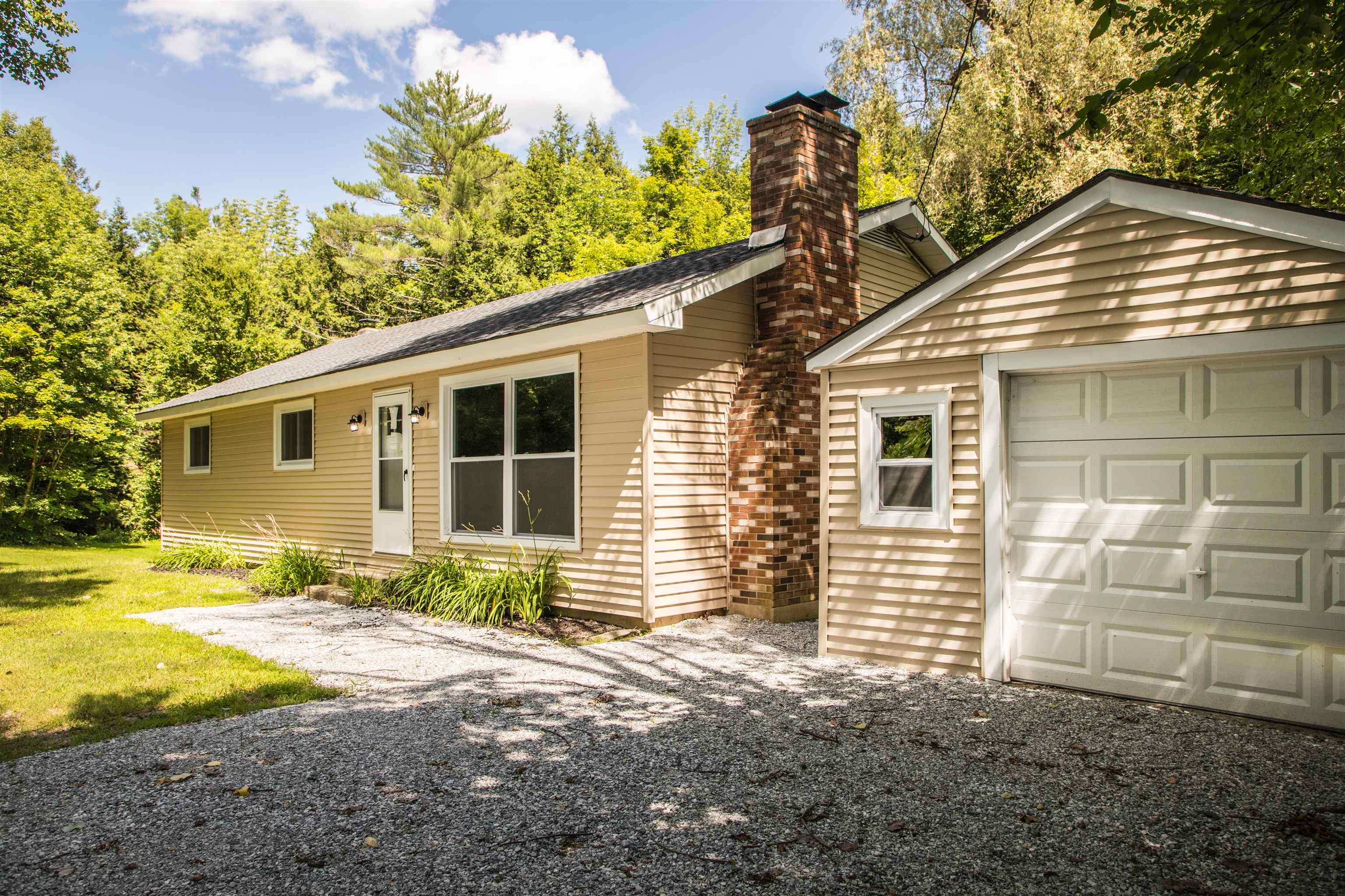 812 Middle Road Property Photo 3