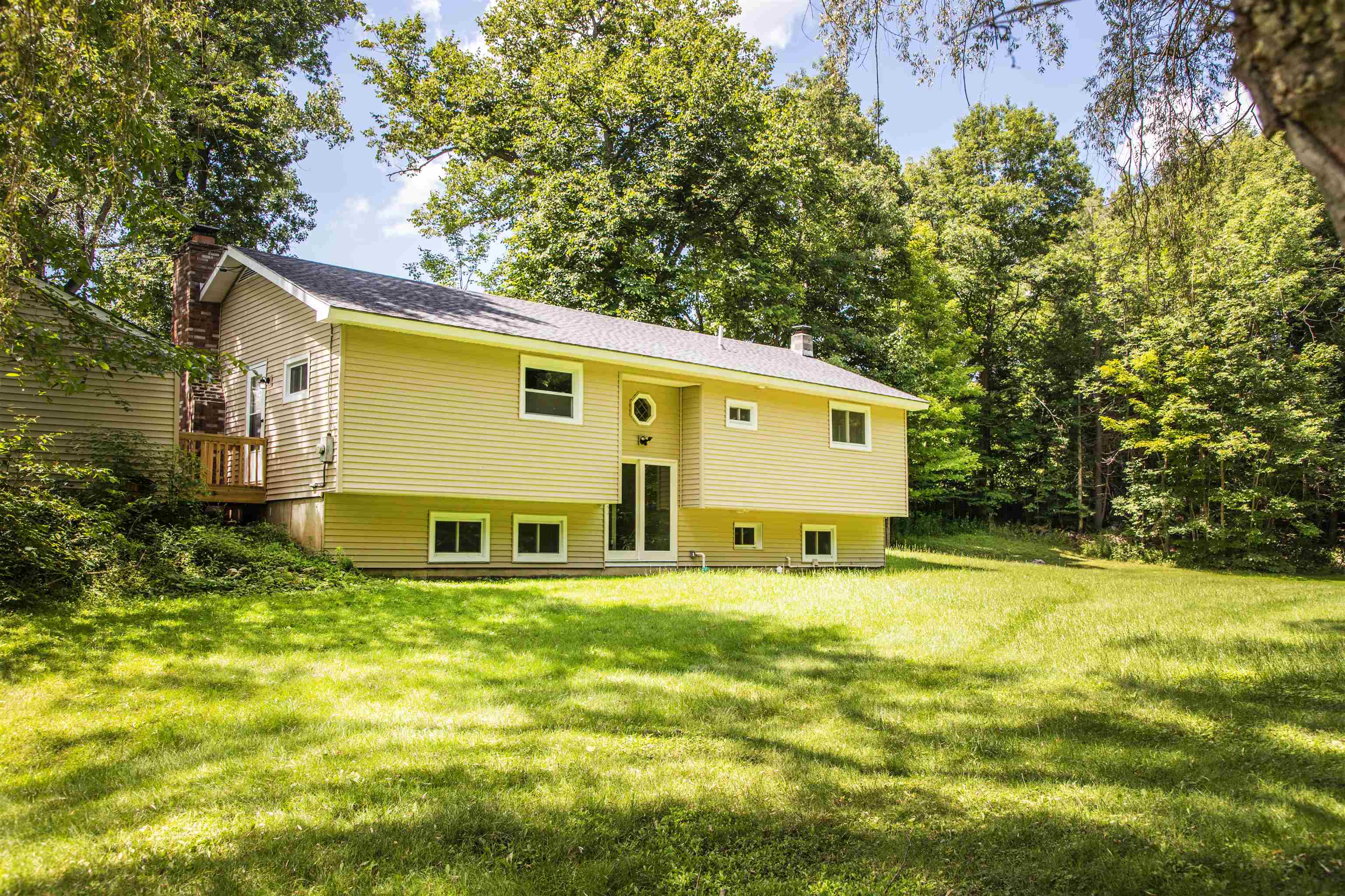 812 Middle Road Property Photo 6