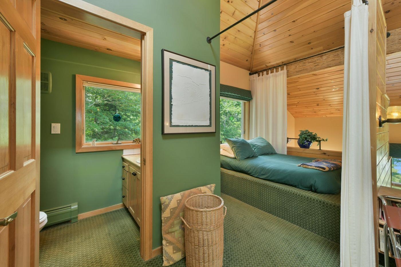 906 Shedd Hill Road Property Photo 15