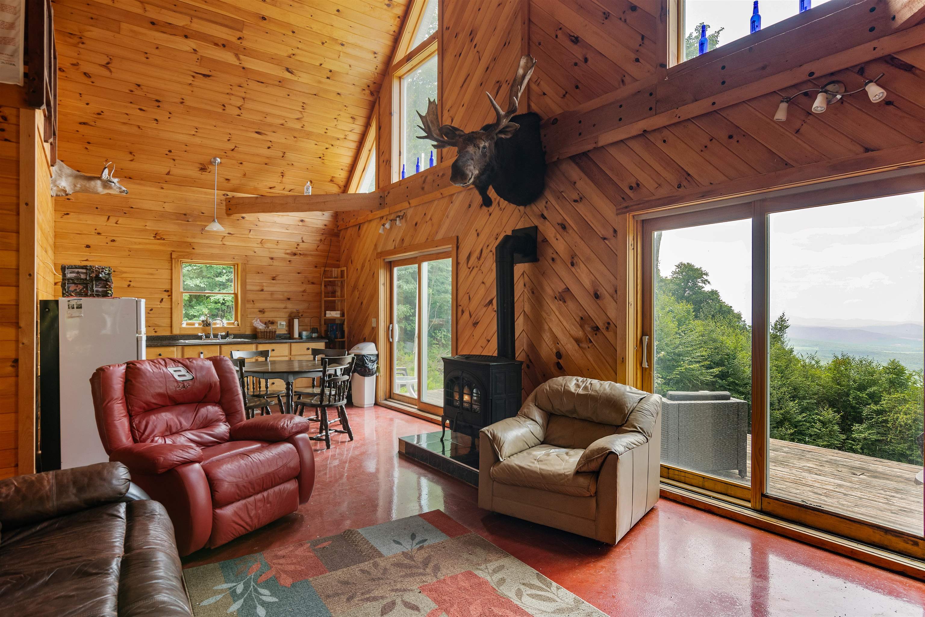 942 Deer Run Lane Property Photo 3