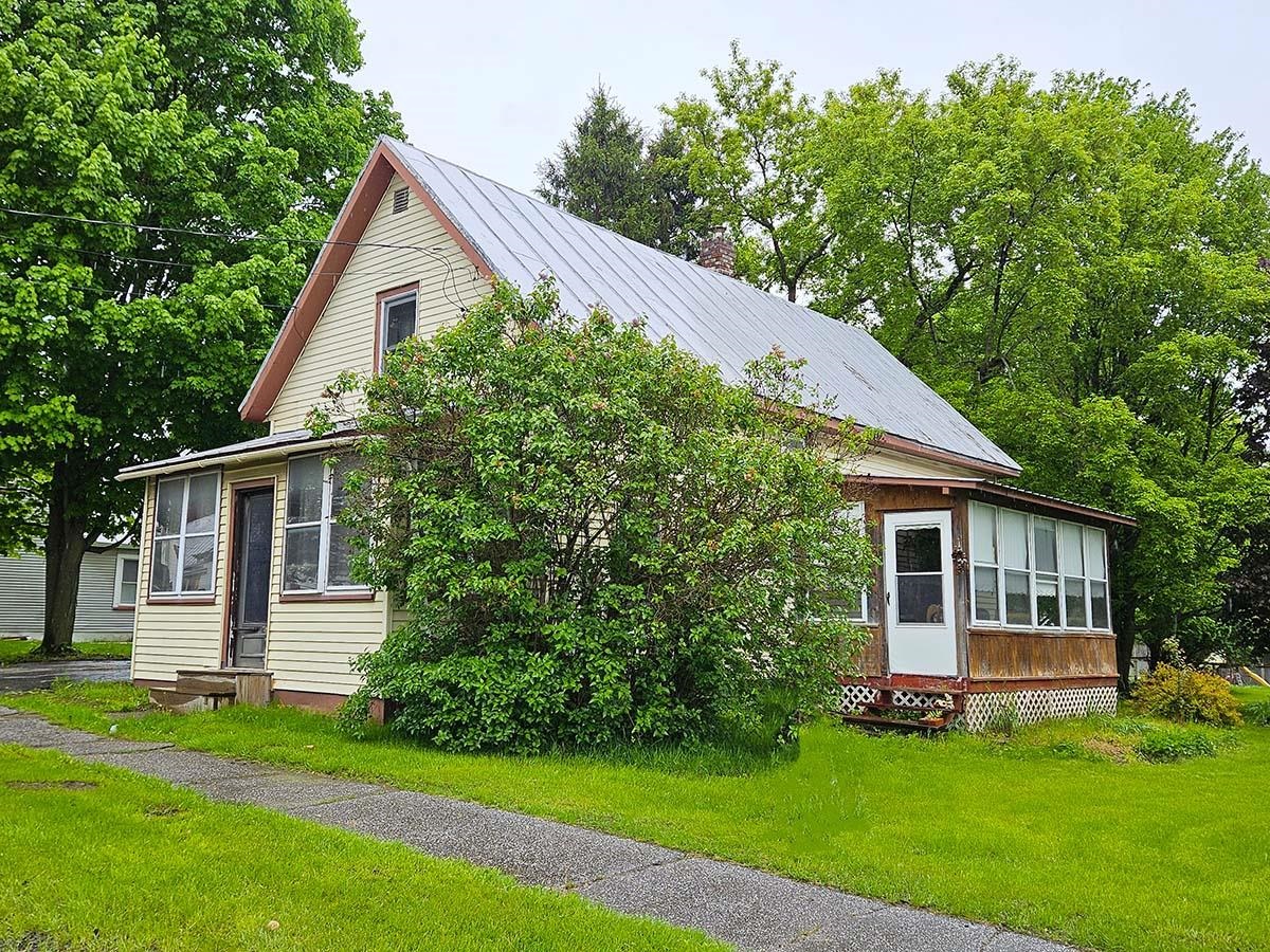 326 Pleasant Street Property Photo 1