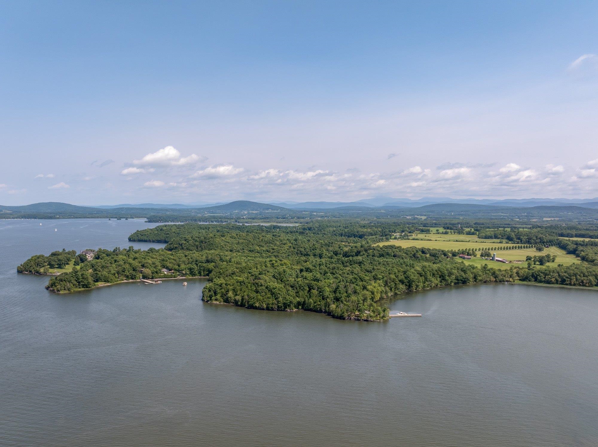 1044 Grosse Point Road Property Photo 3