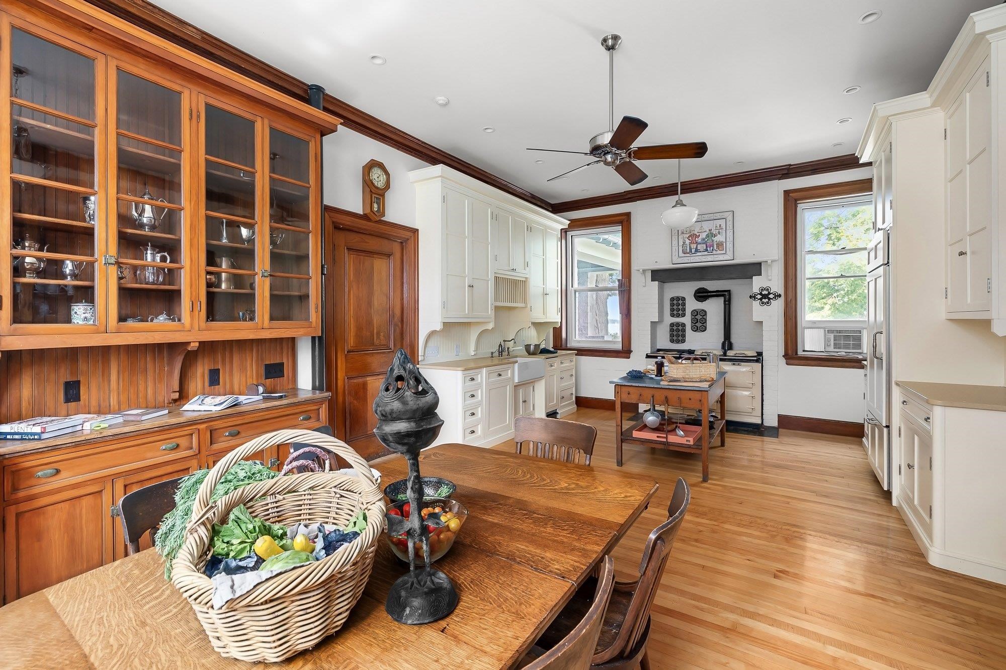1044 Grosse Point Road Property Photo 14
