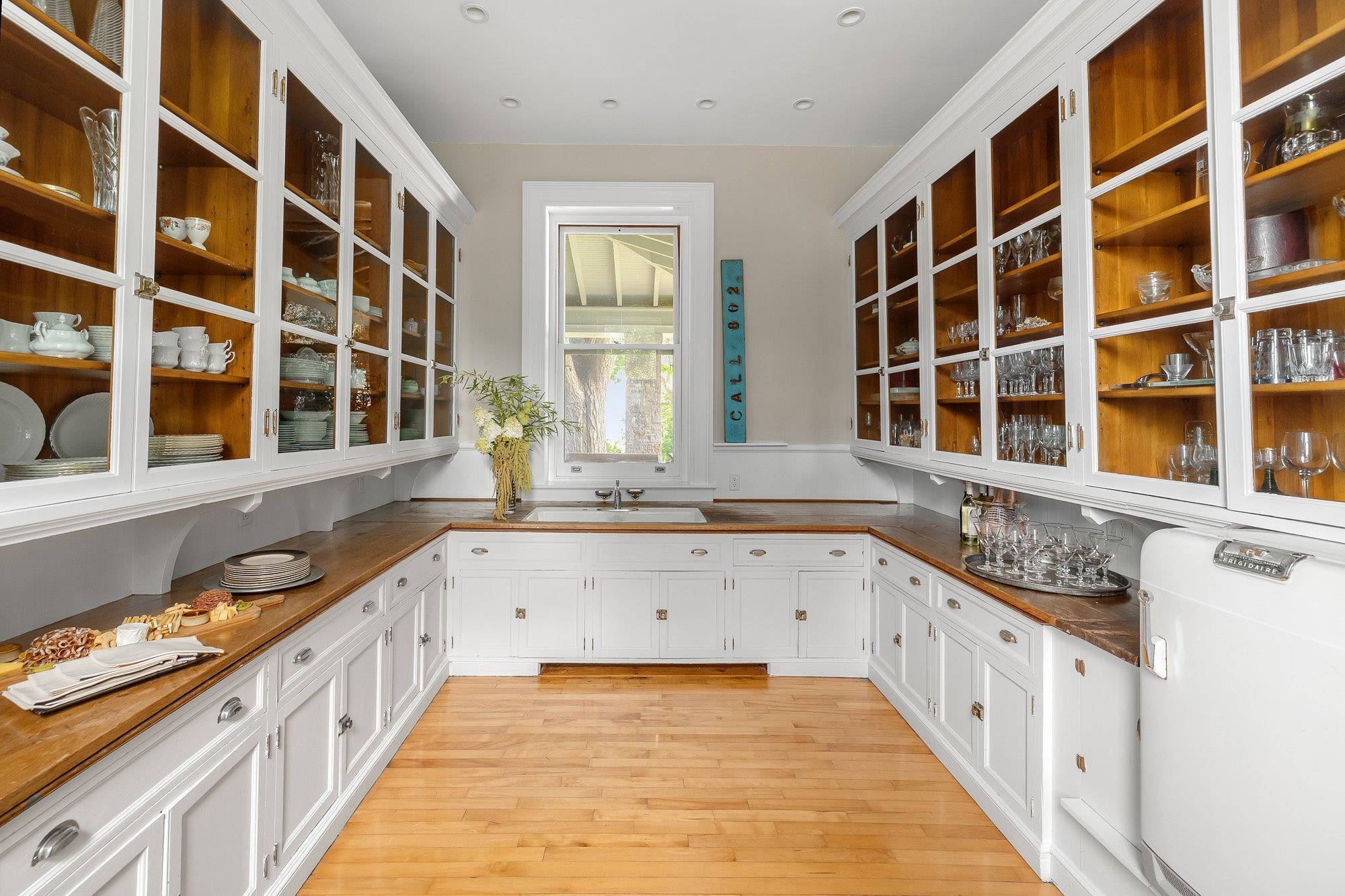 1044 Grosse Point Road Property Photo 18