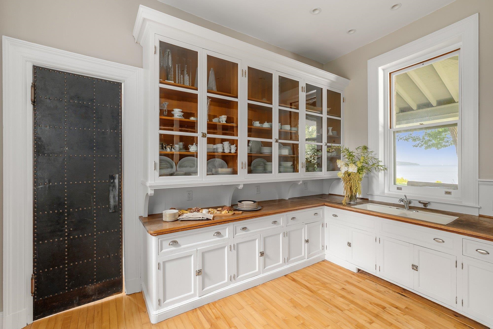 1044 Grosse Point Road Property Photo 19