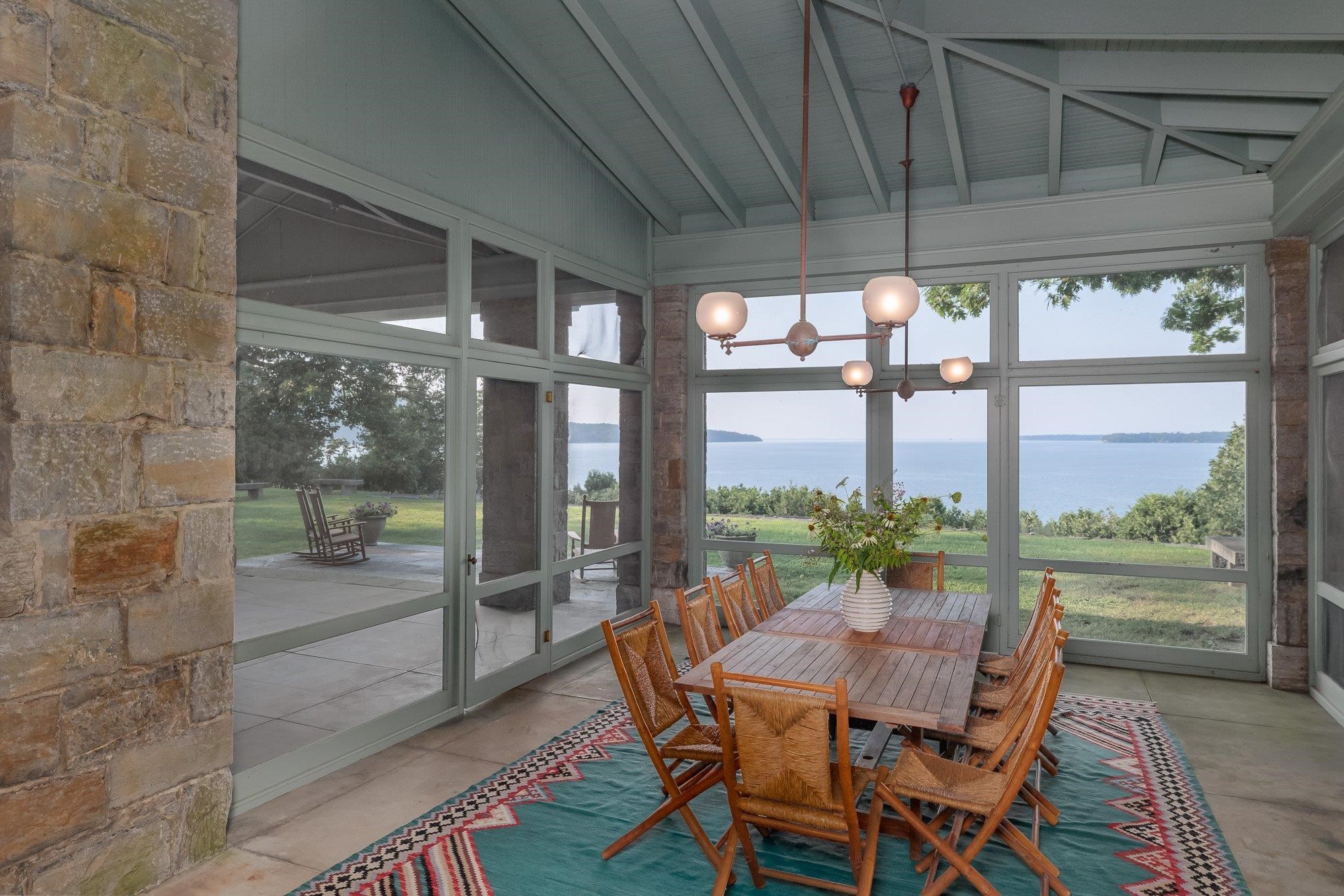 1044 Grosse Point Road Property Photo 29