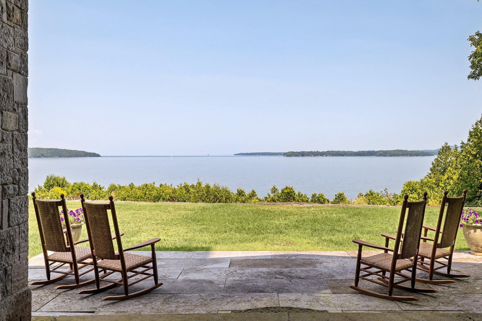 1044 Grosse Point Road Property Photo 31
