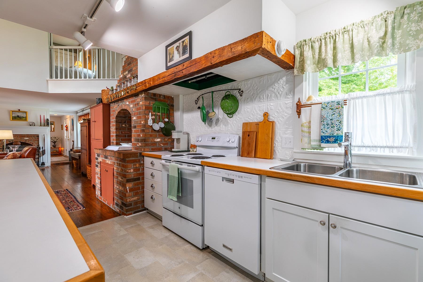 5851 South Road Property Photo 16