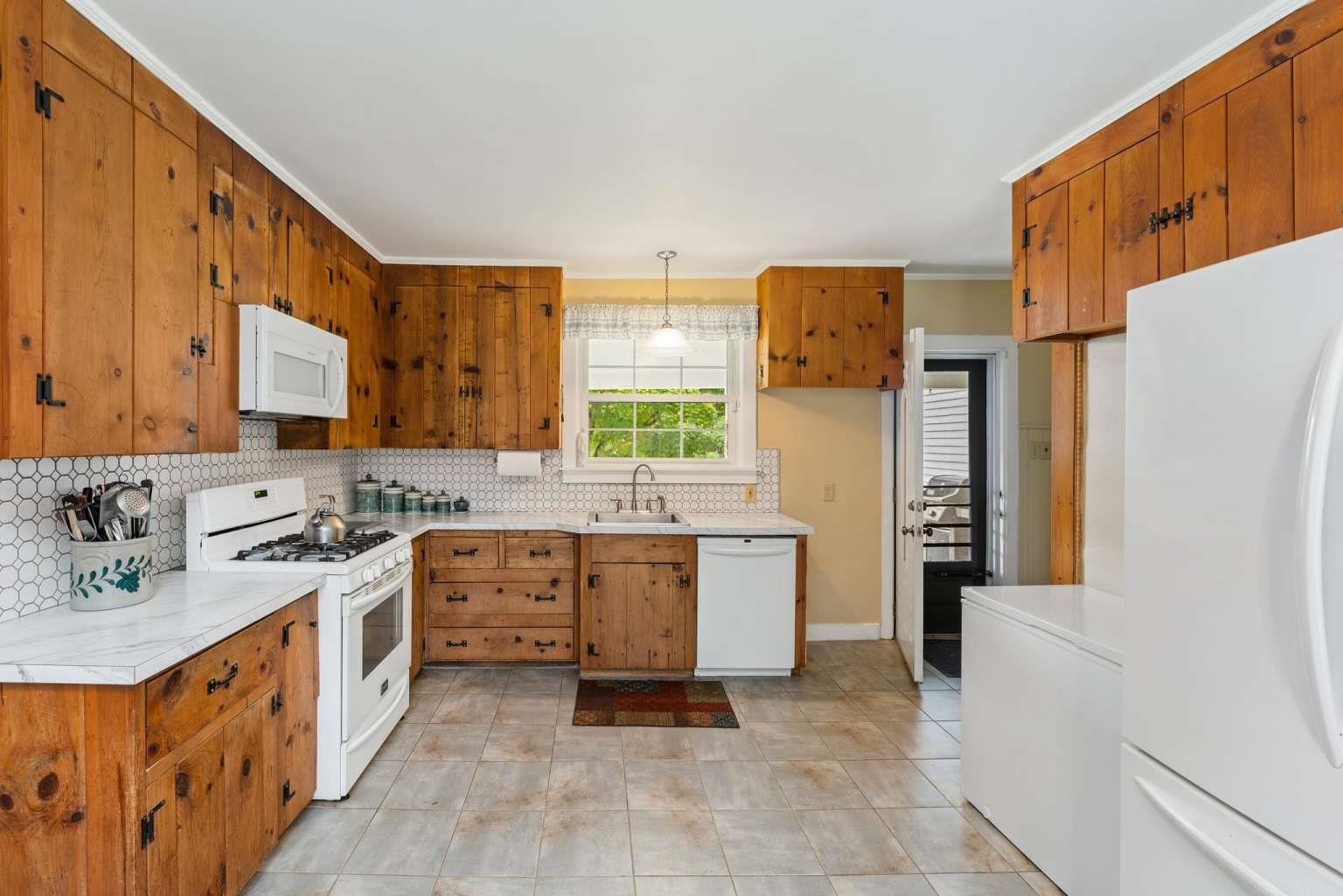 77 Fuller Road West Property Photo 15