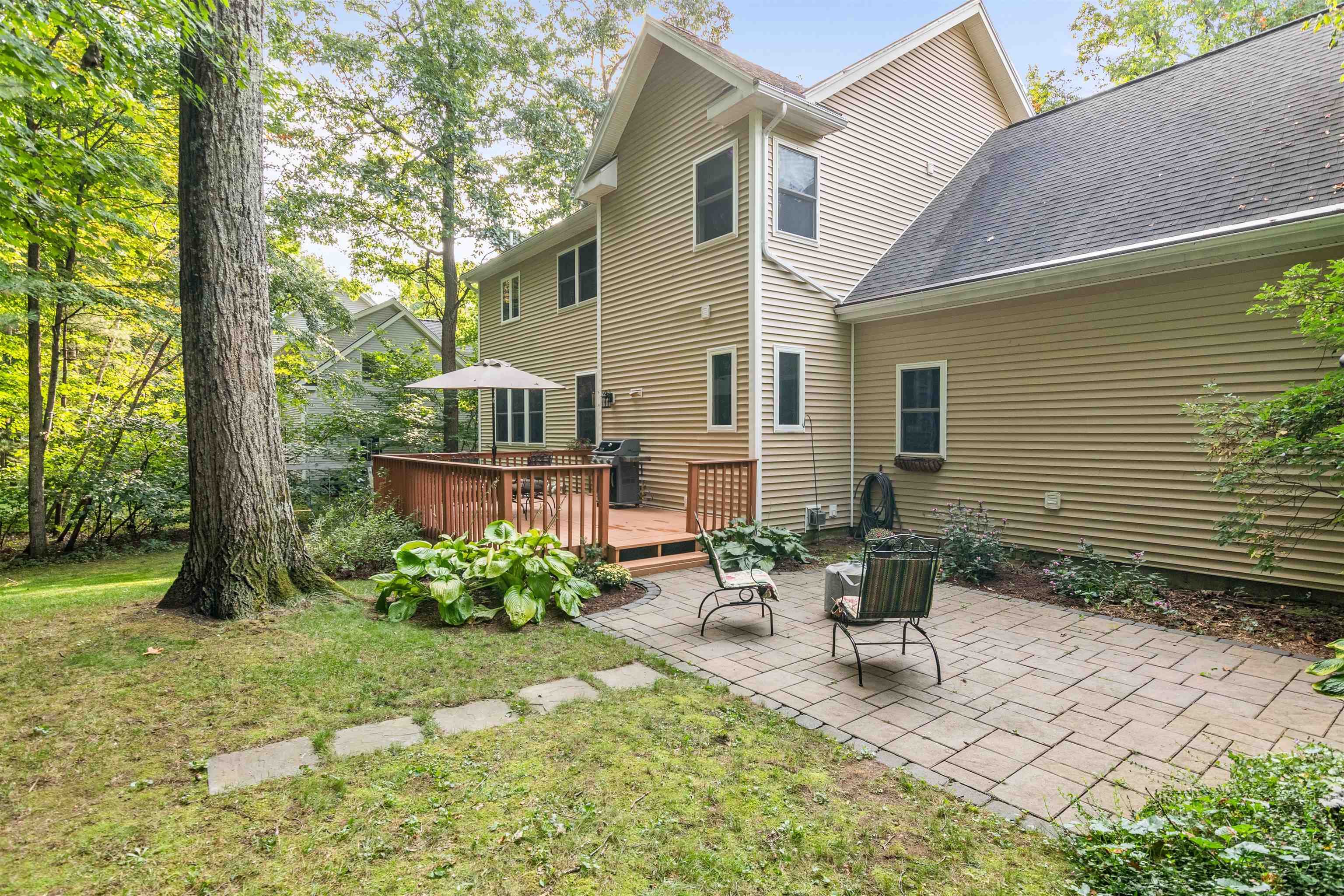 63 Sydney Drive Property Photo 4