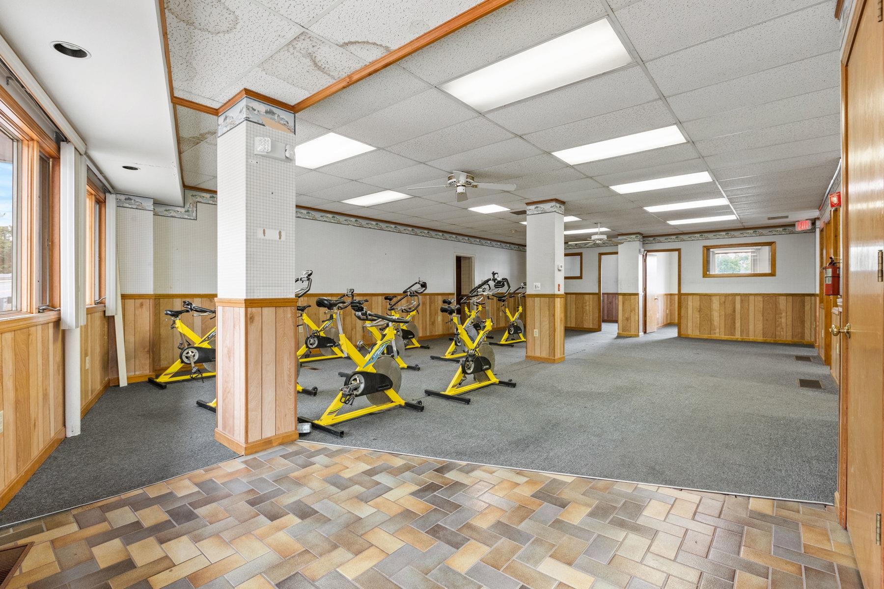 500 Maplewood Avenue Property Photo 4