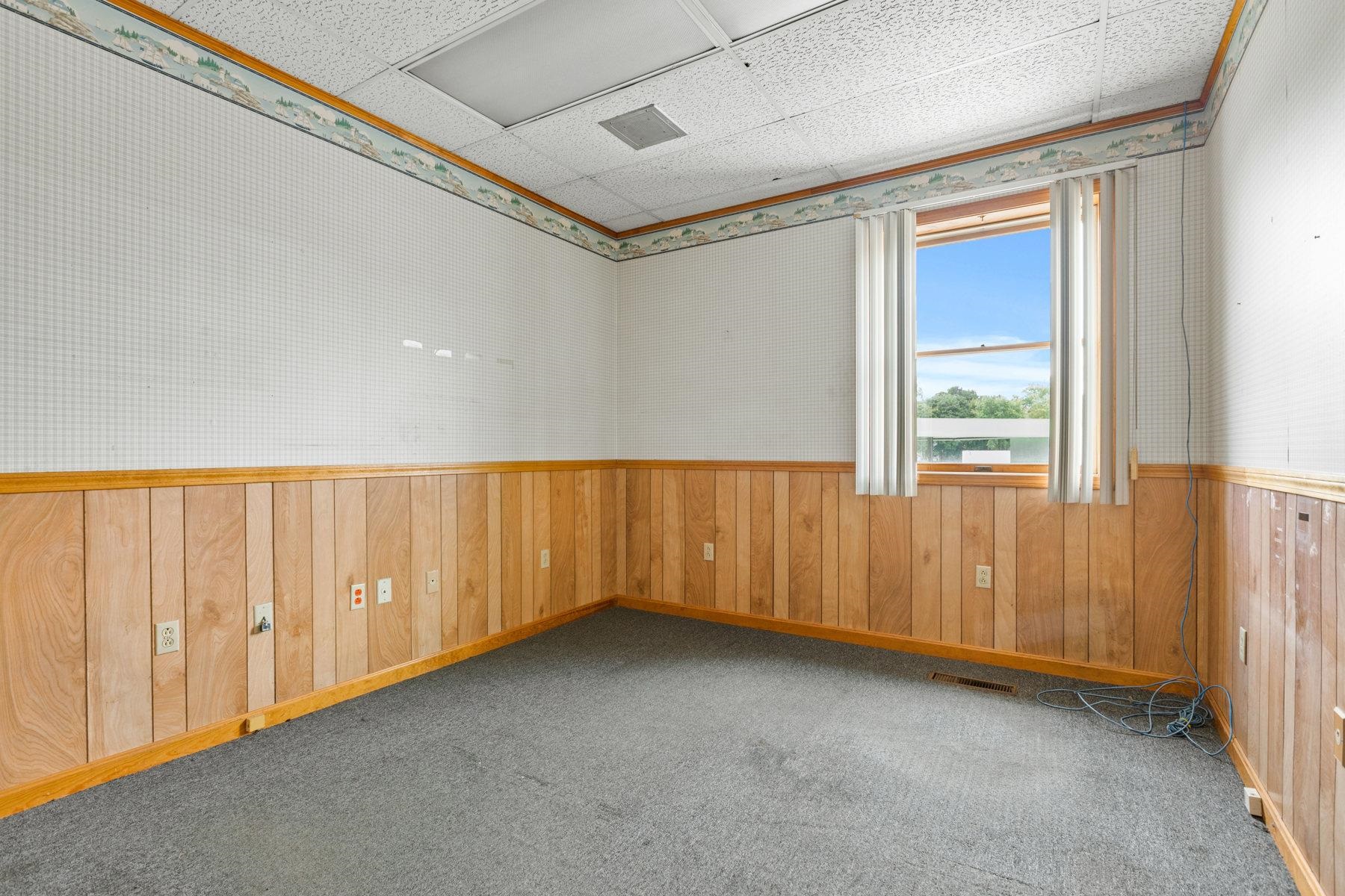 500 Maplewood Avenue Property Photo 7