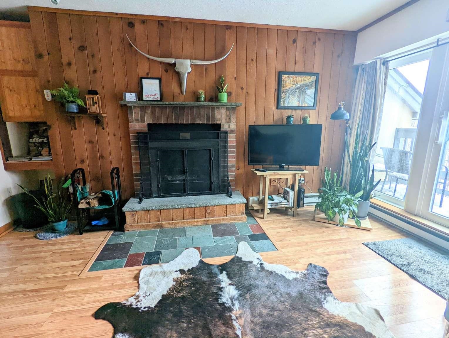 135 East Mountain Road 1f4 Property Photo