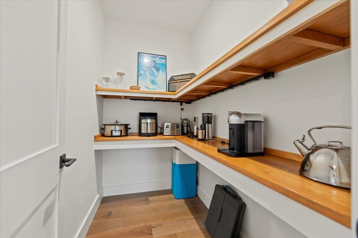 18 Grenoble Way 204 Property Photo 6