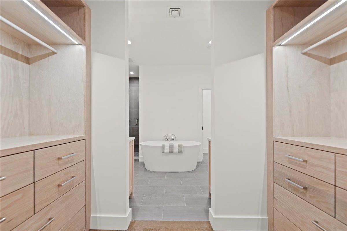 18 Grenoble Way 204 Property Photo 12