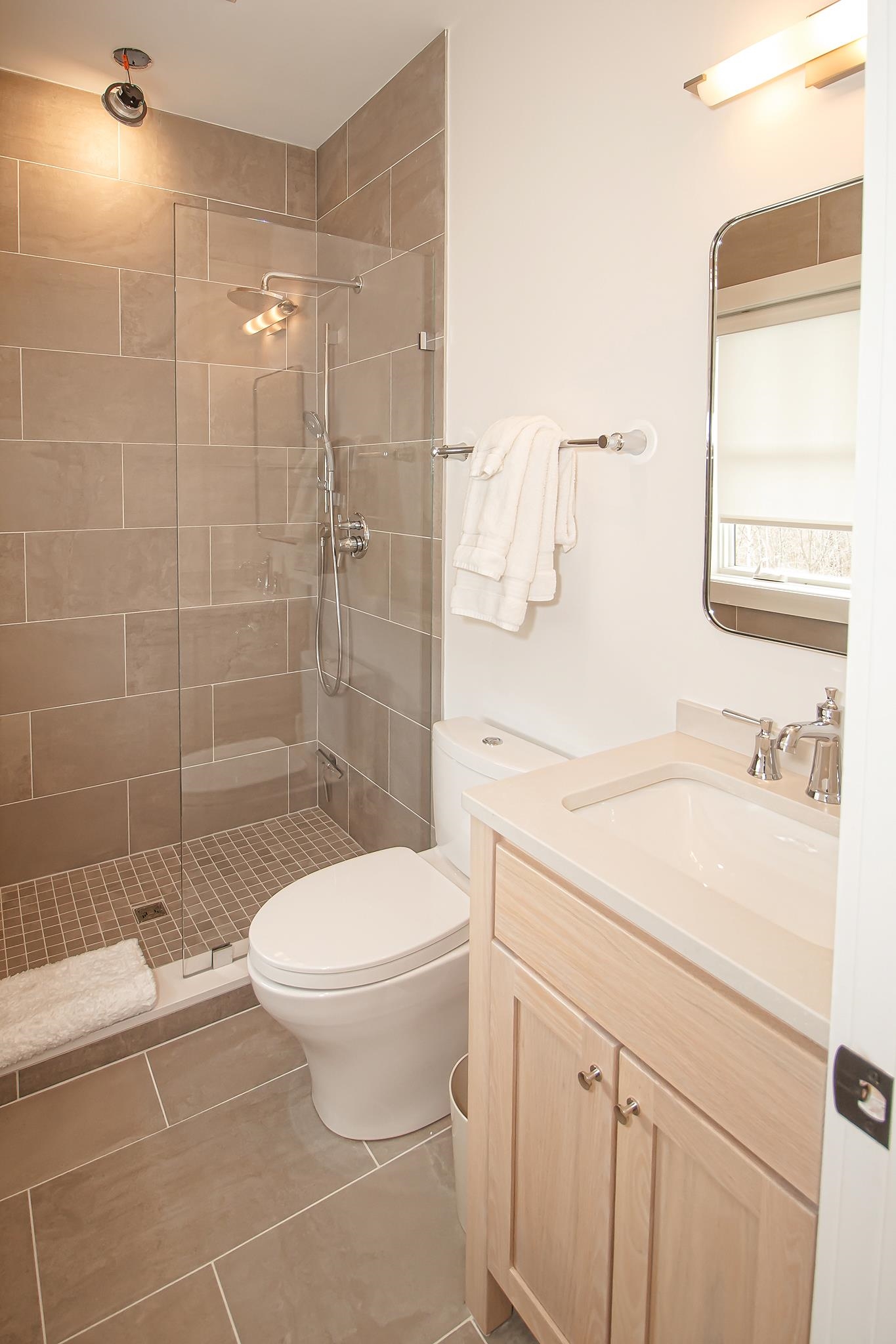 18 Grenoble Way 204 Property Photo 13