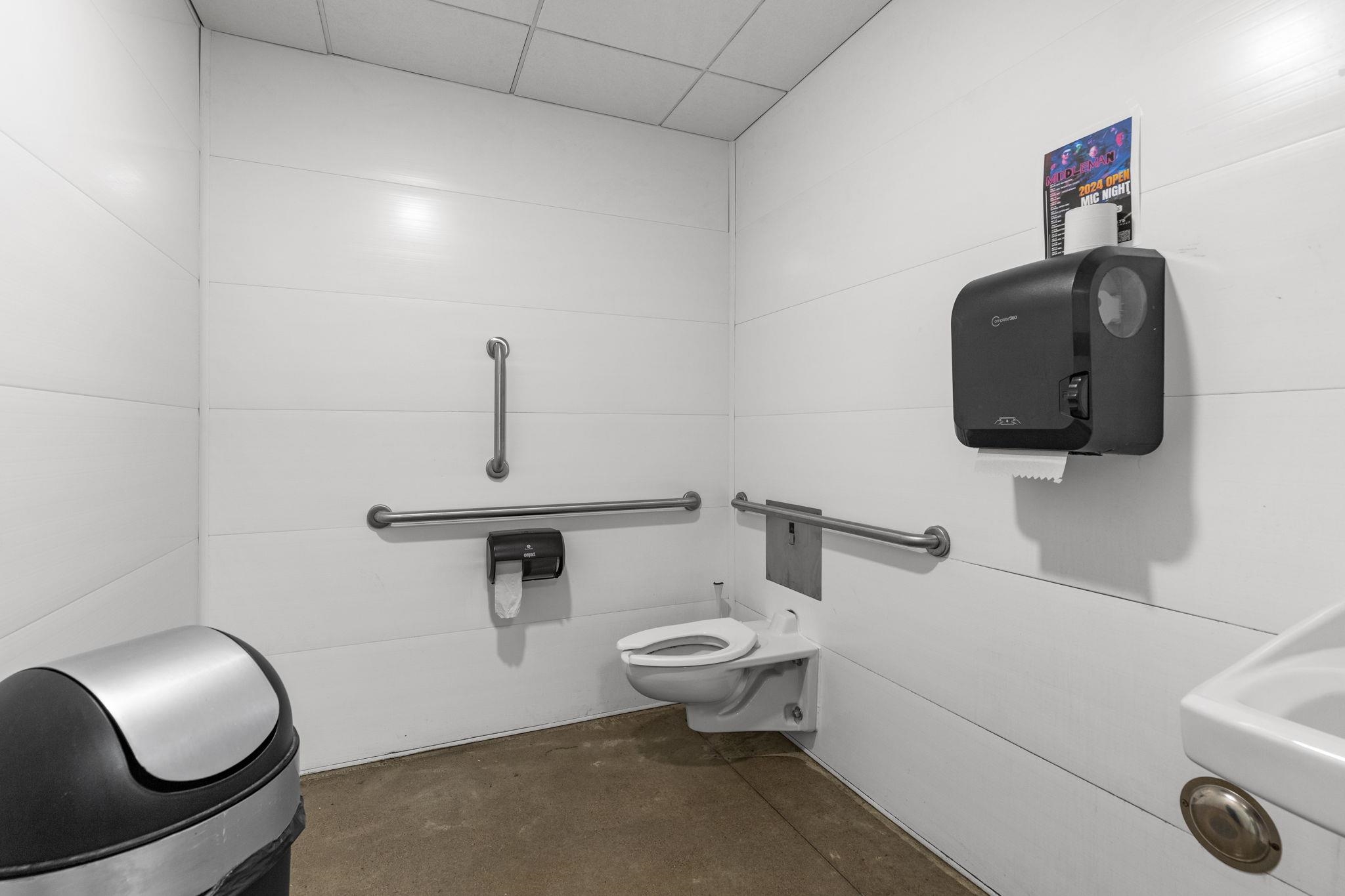 8 Somersworth Plaza Property Photo 3