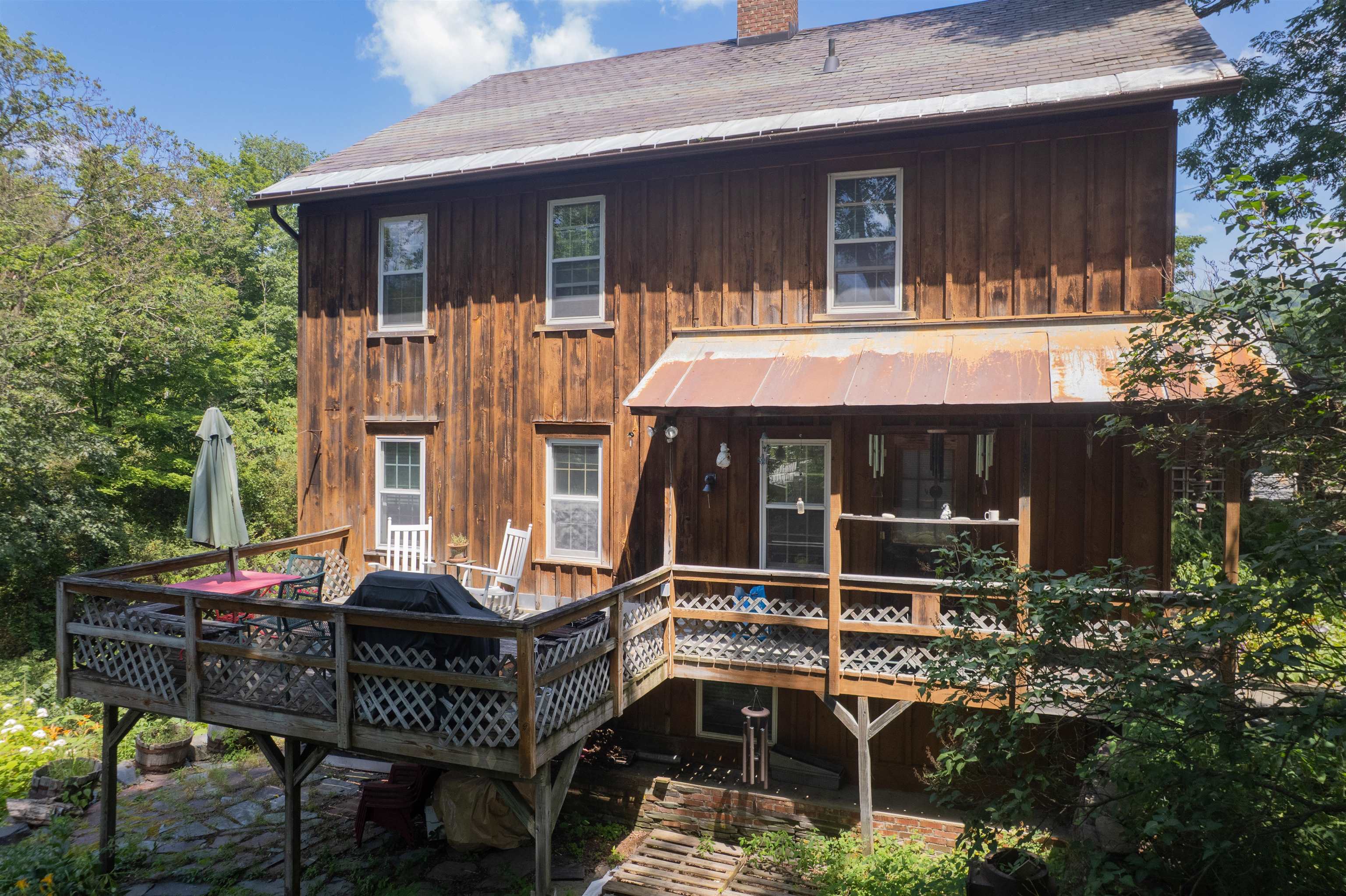 212 Thrall Road Property Photo 1