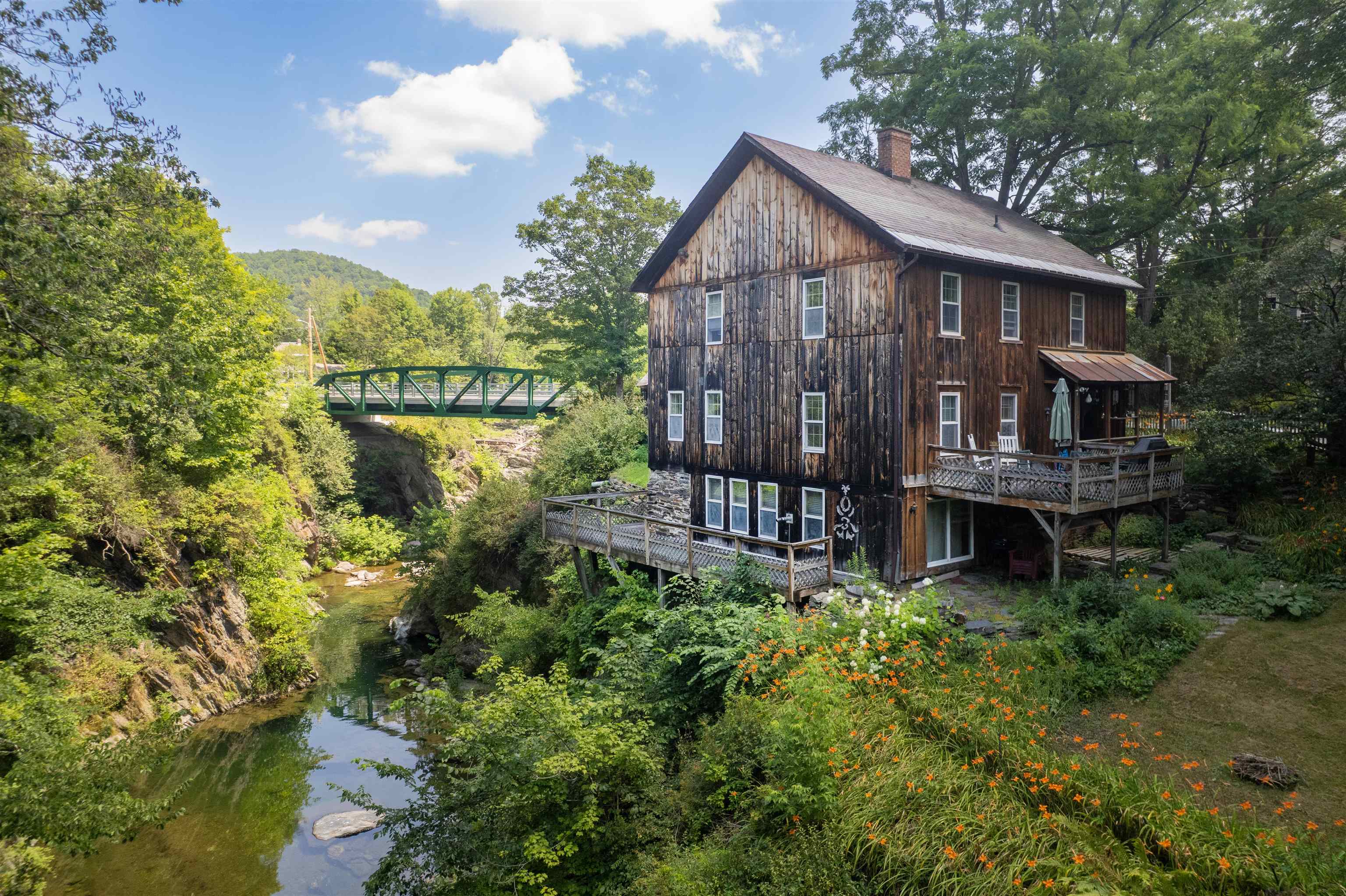 212 Thrall Road Property Photo 5