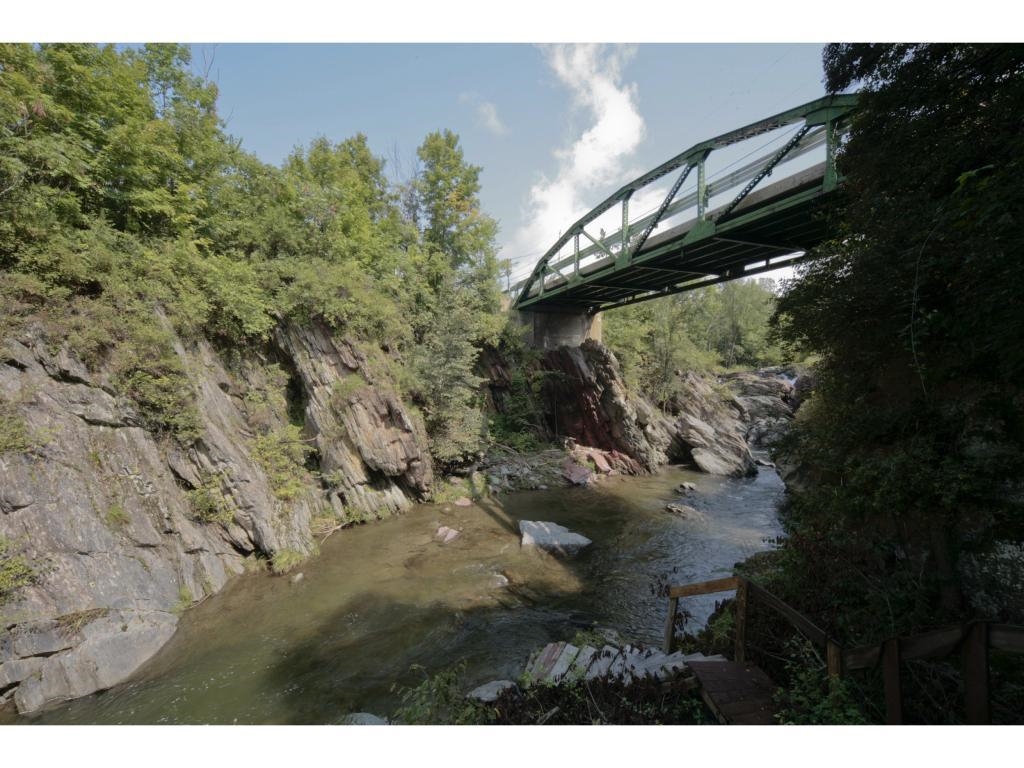 212 Thrall Road Property Photo 7