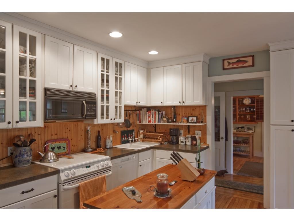 212 Thrall Road Property Photo 10