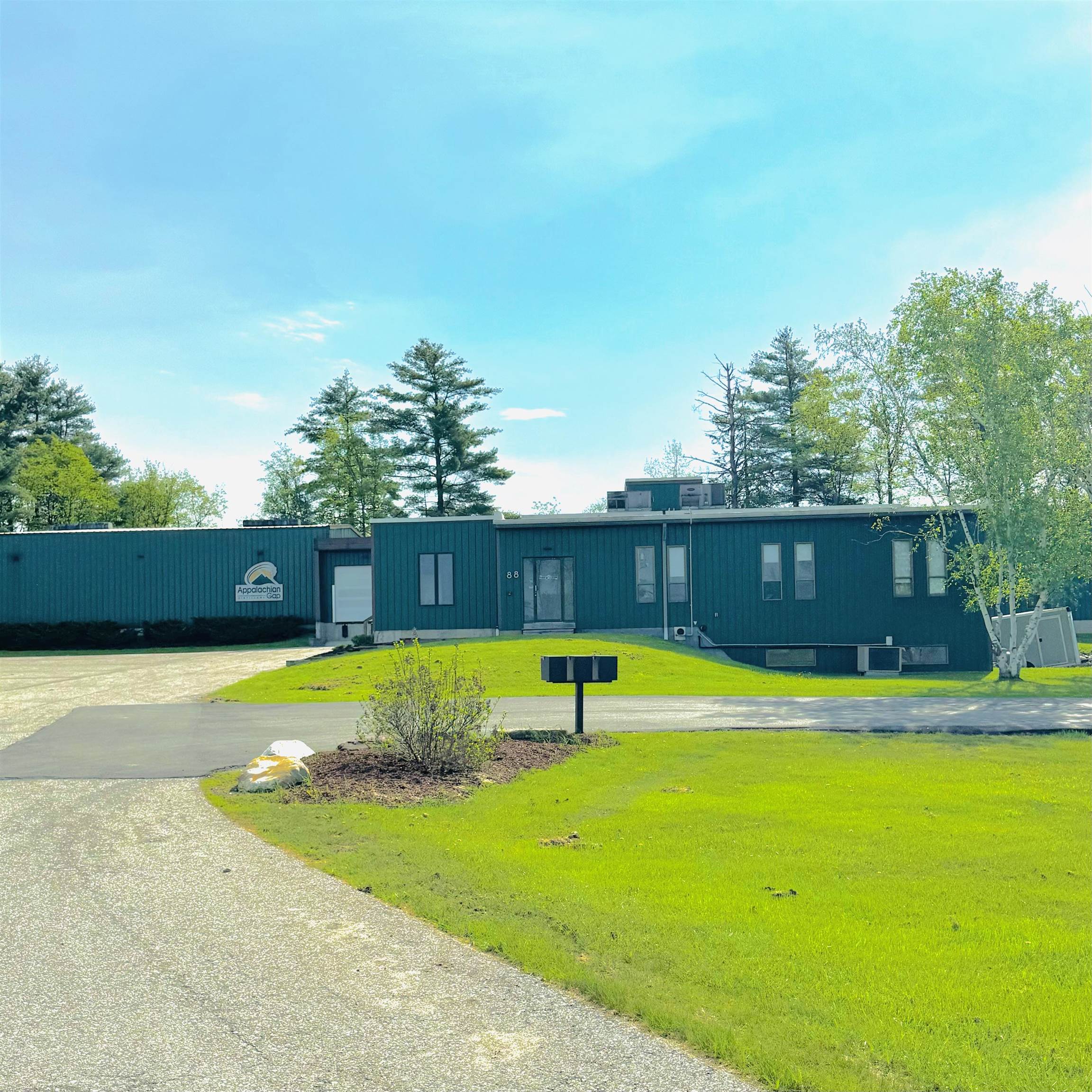 88 Mainelli Road Property Photo
