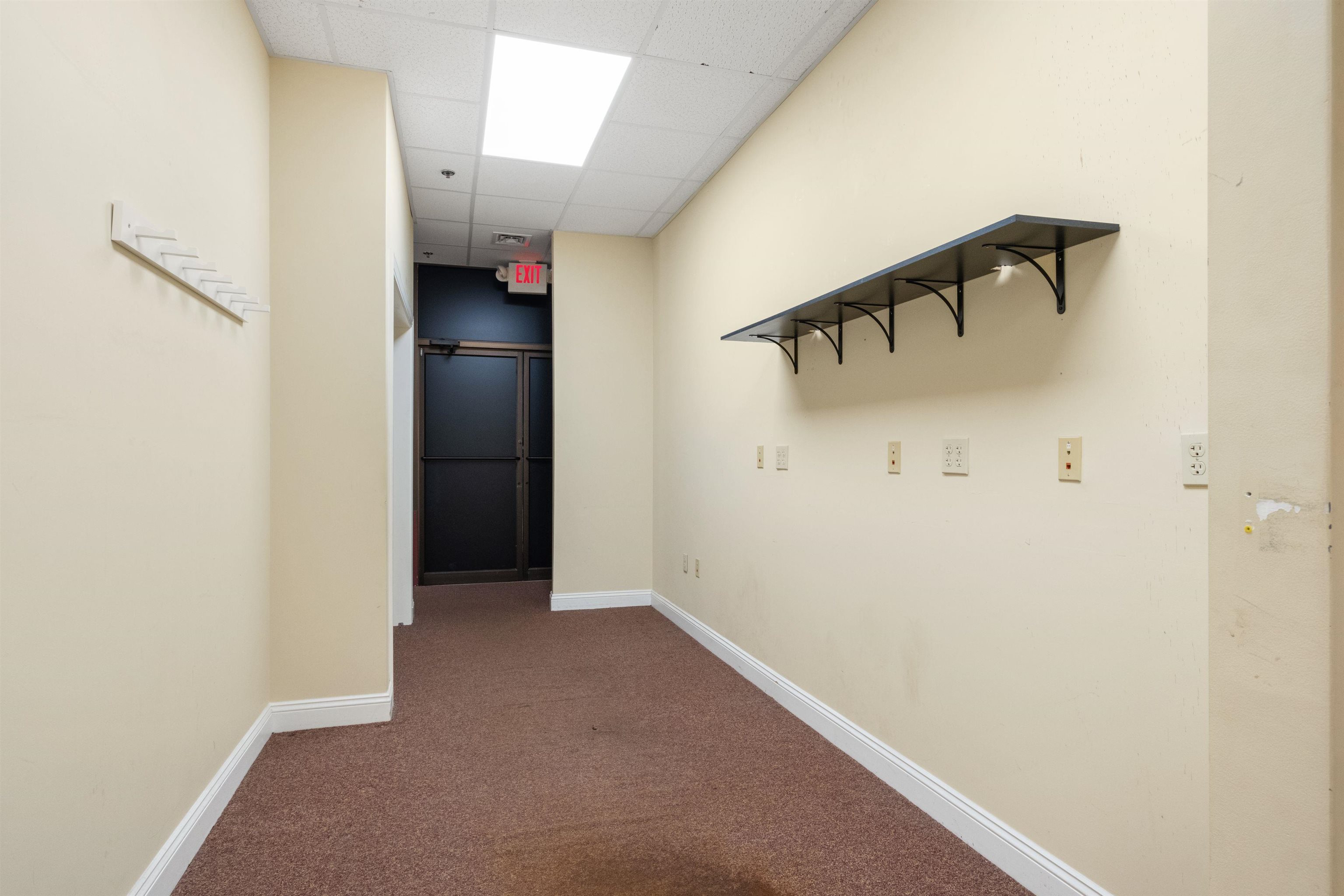 555 Main Street Property Photo 18