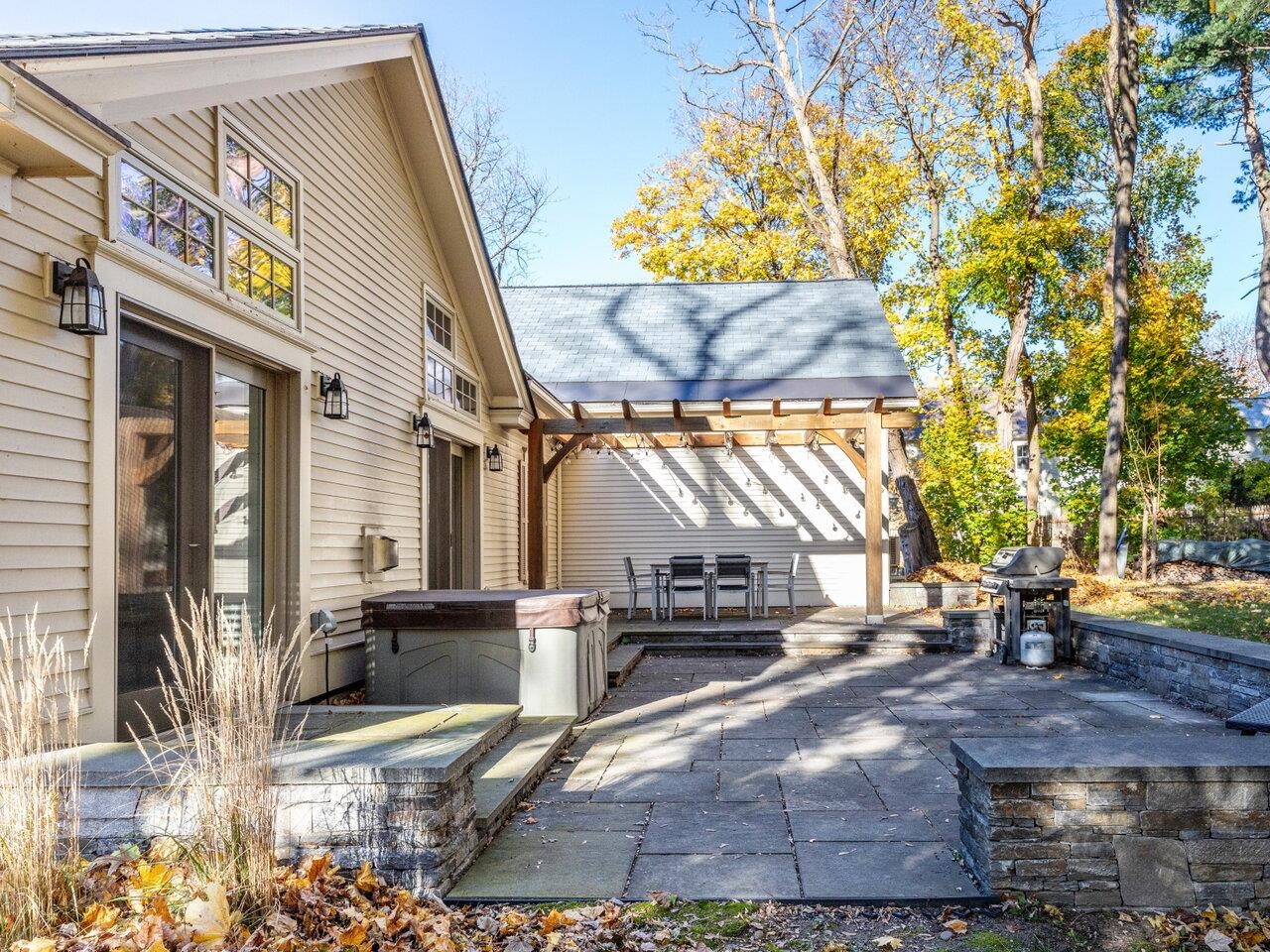 270 Shelburne Street Property Photo 49