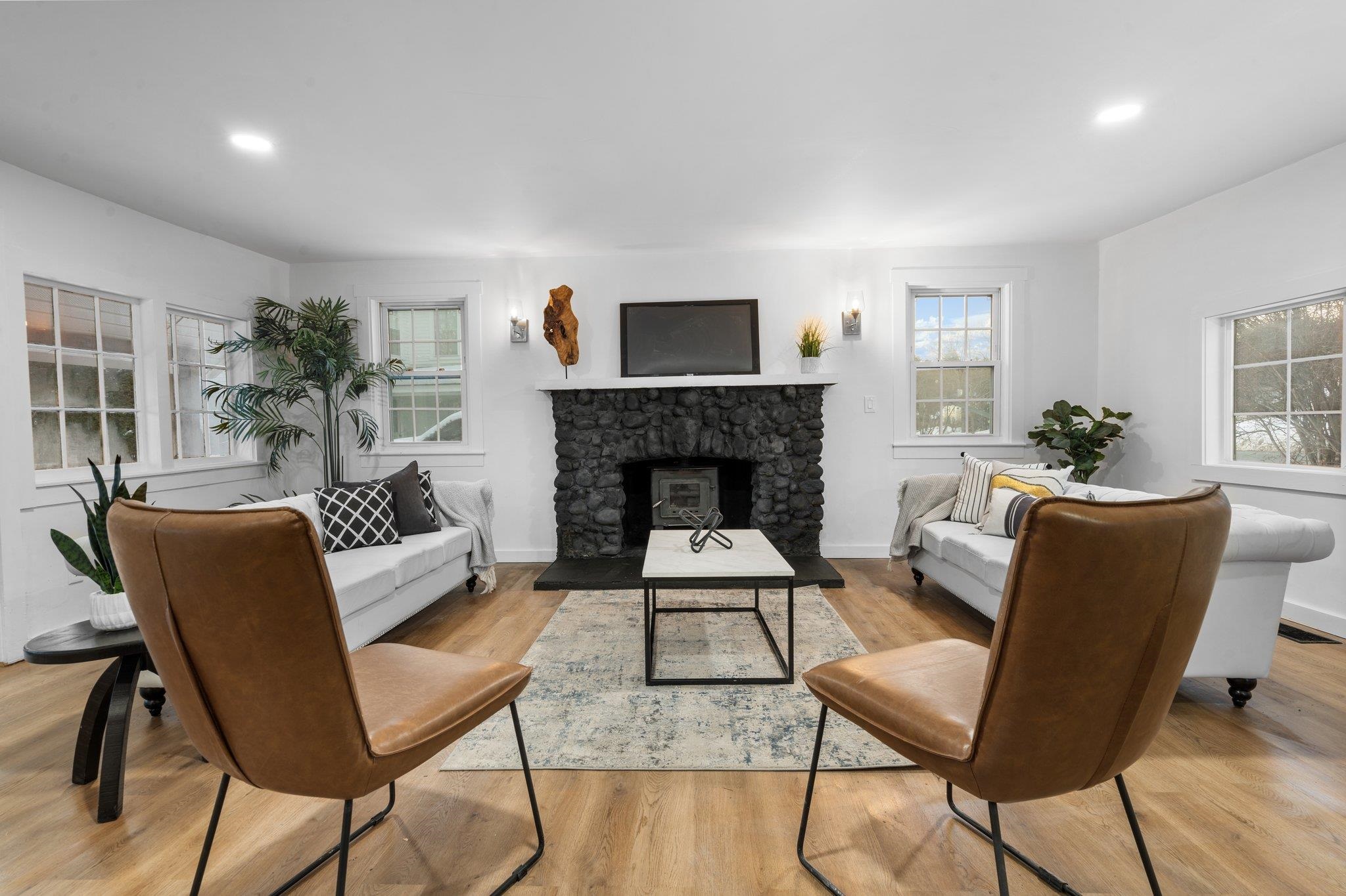 39 W Main Street Property Photo