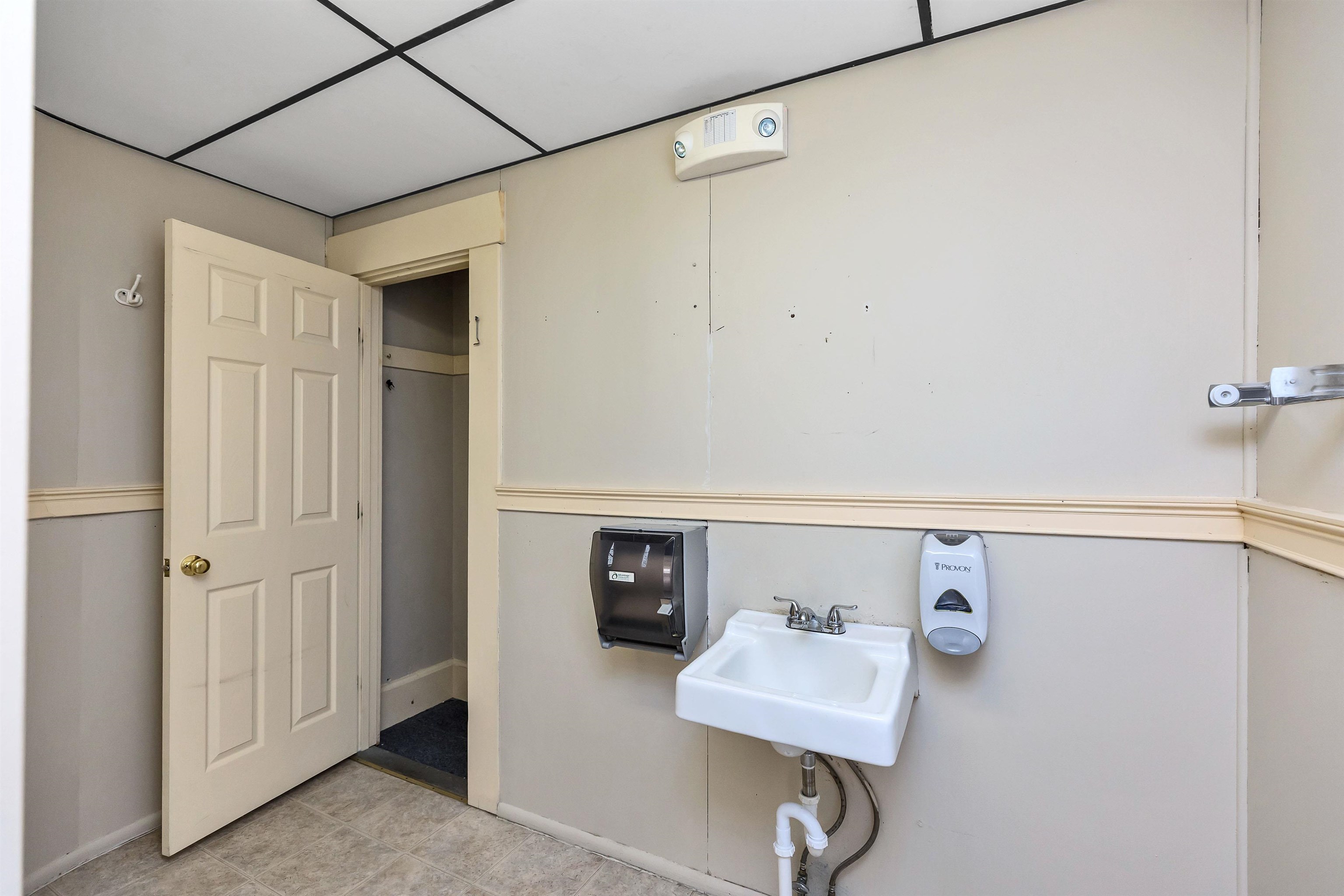 21 School Street Property Photo 10