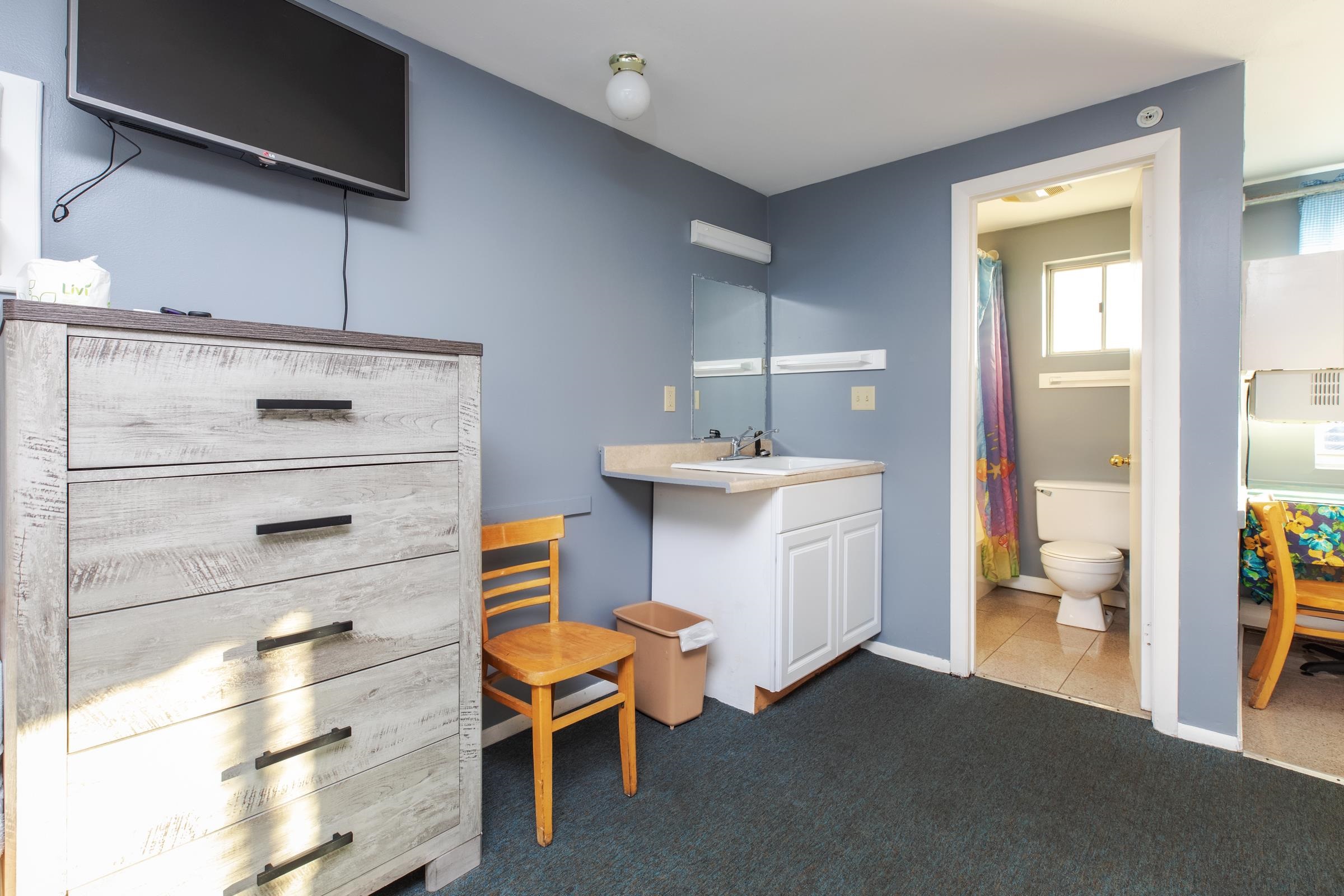 198 Ashworth Avenue Property Photo 24
