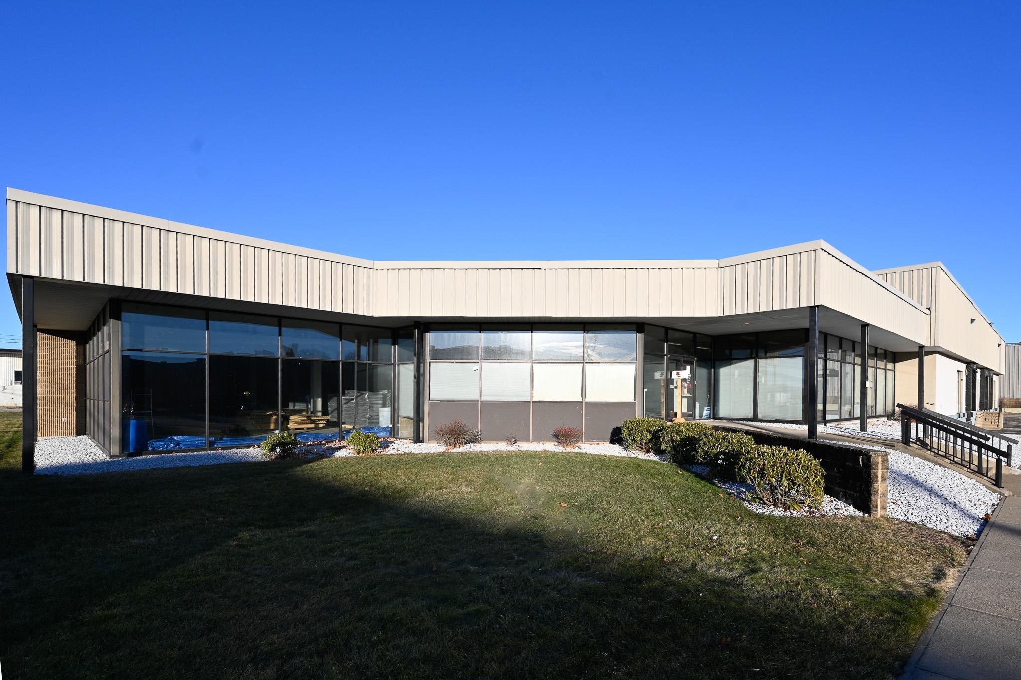 35 Pine Street Property Photo 5